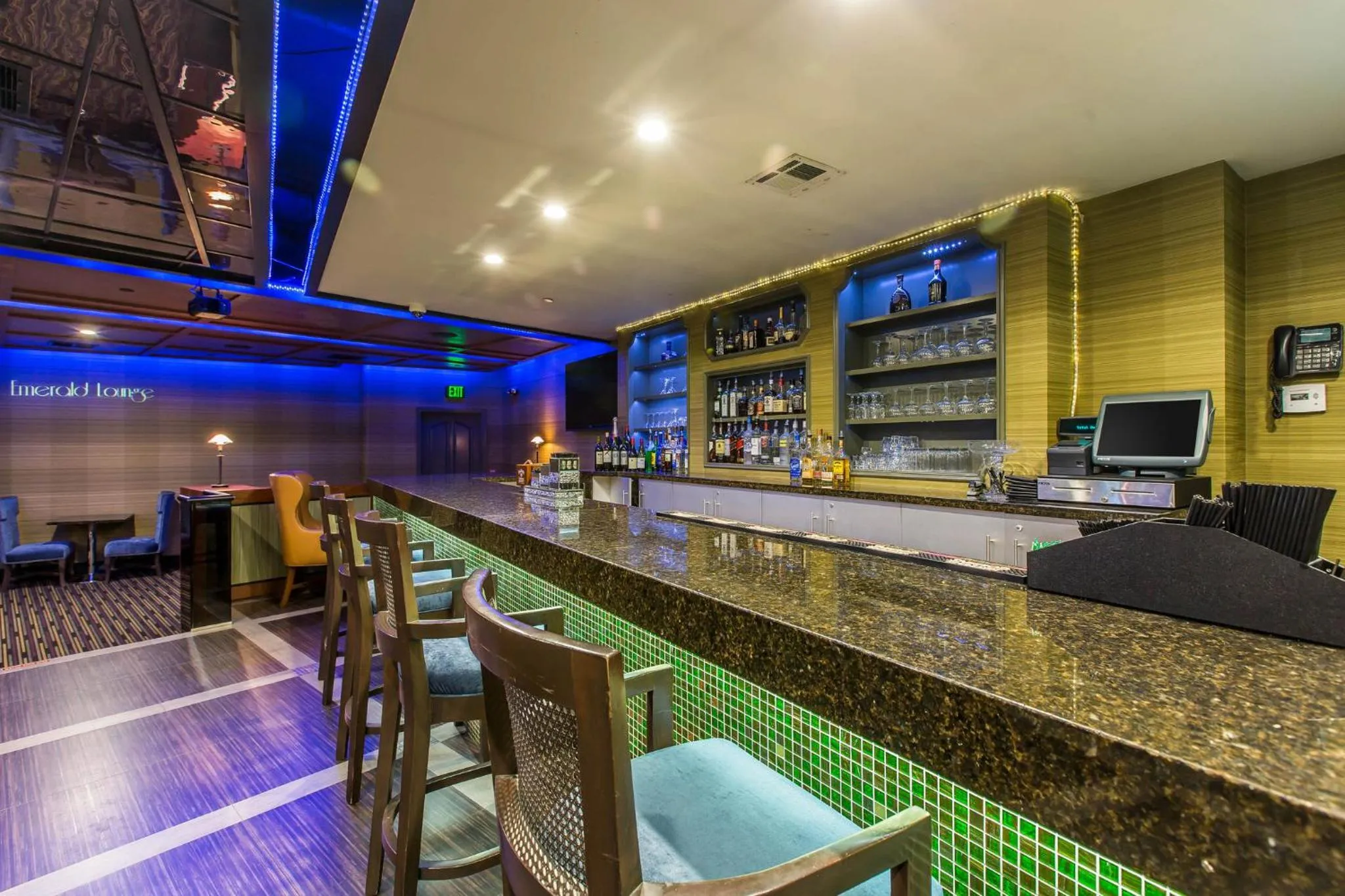 Lounge or bar in voco Laguna Hills by IHG