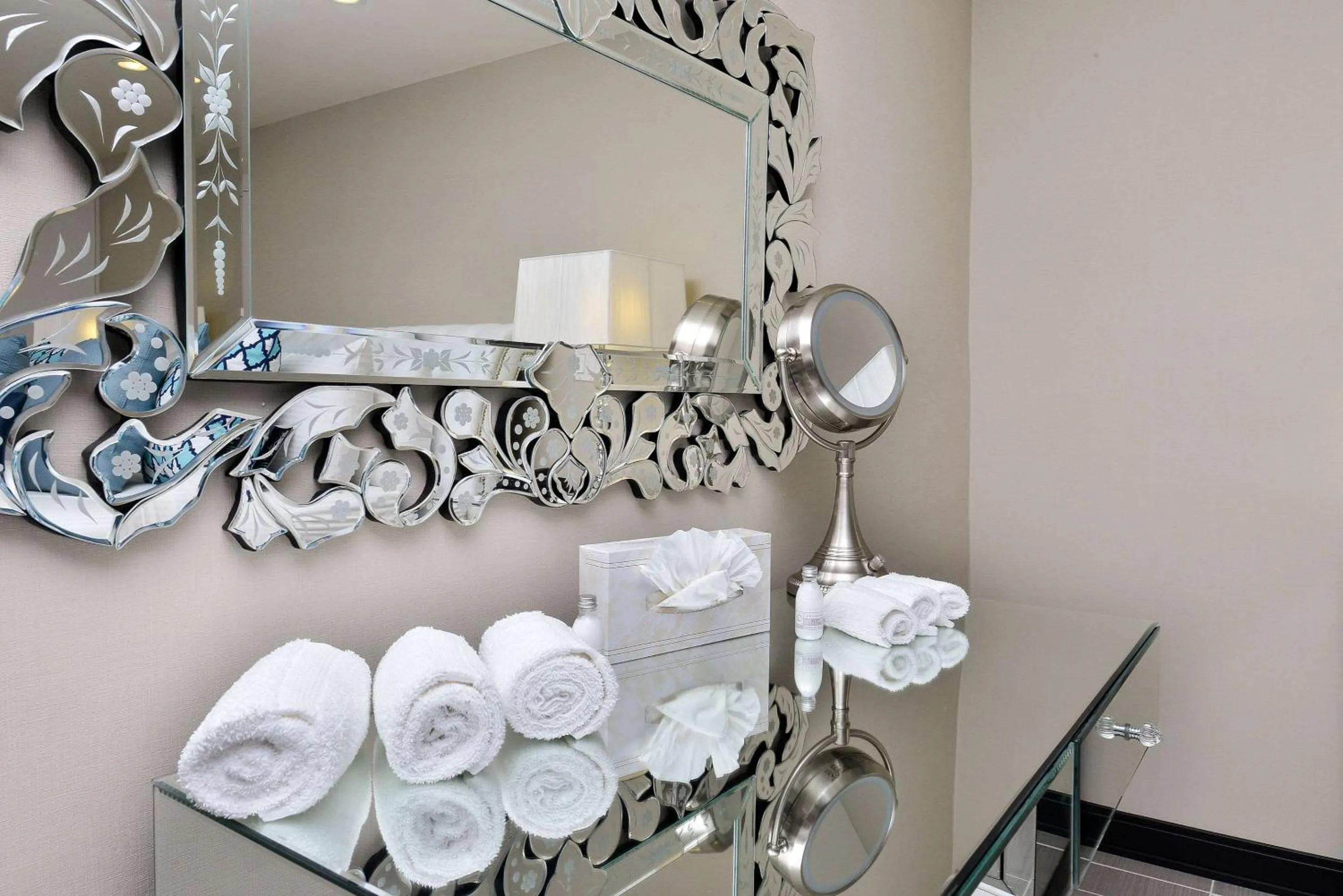 Photo of the whole room in voco Laguna Hills by IHG