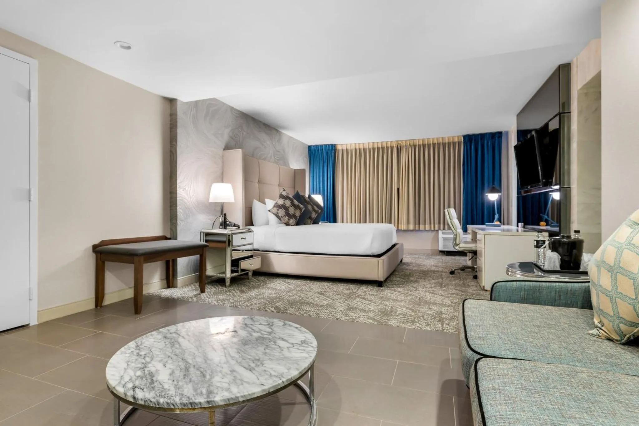 Photo of the whole room, Bed in voco Laguna Hills by IHG