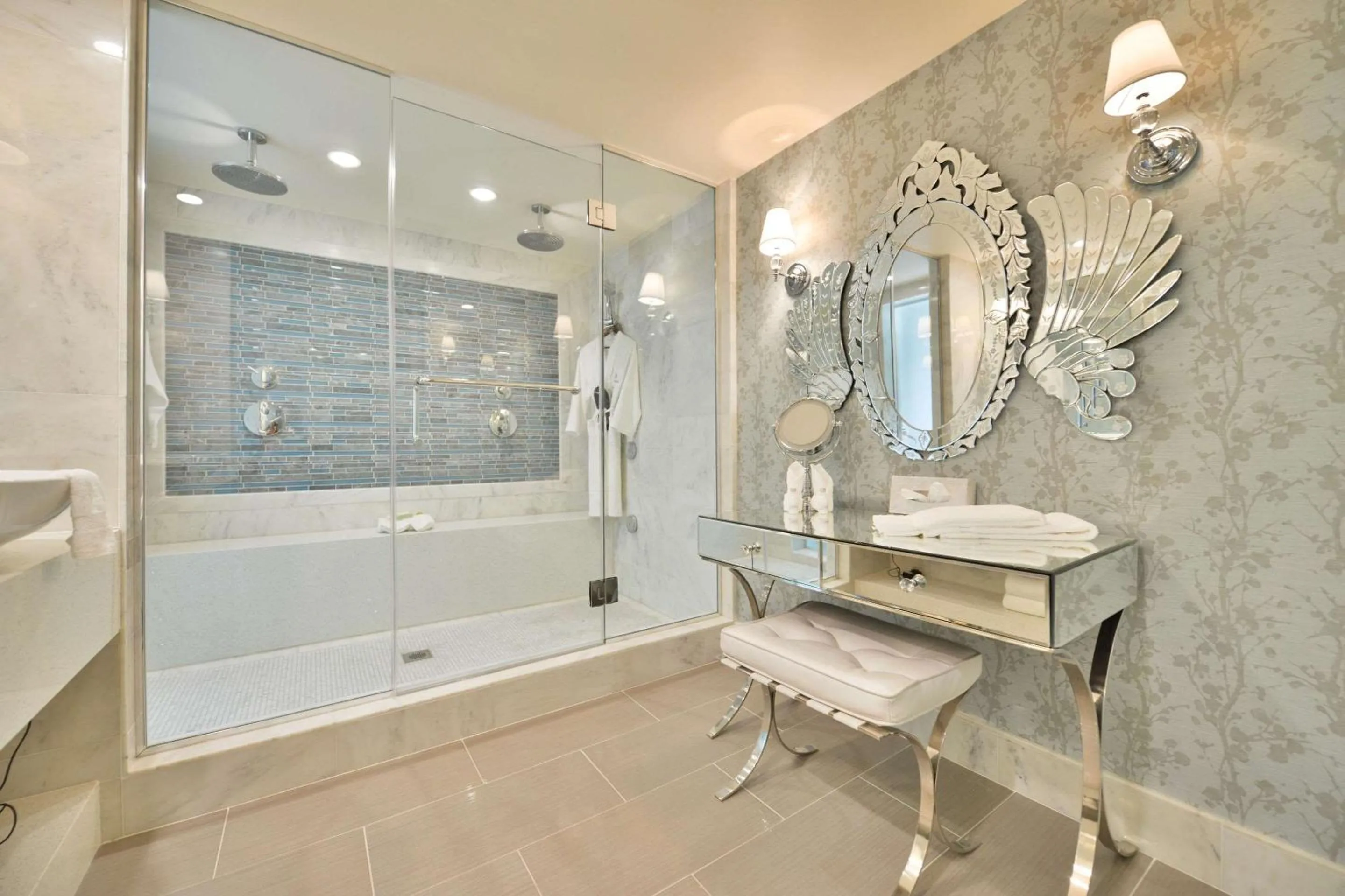 Photo of the whole room in voco Laguna Hills by IHG