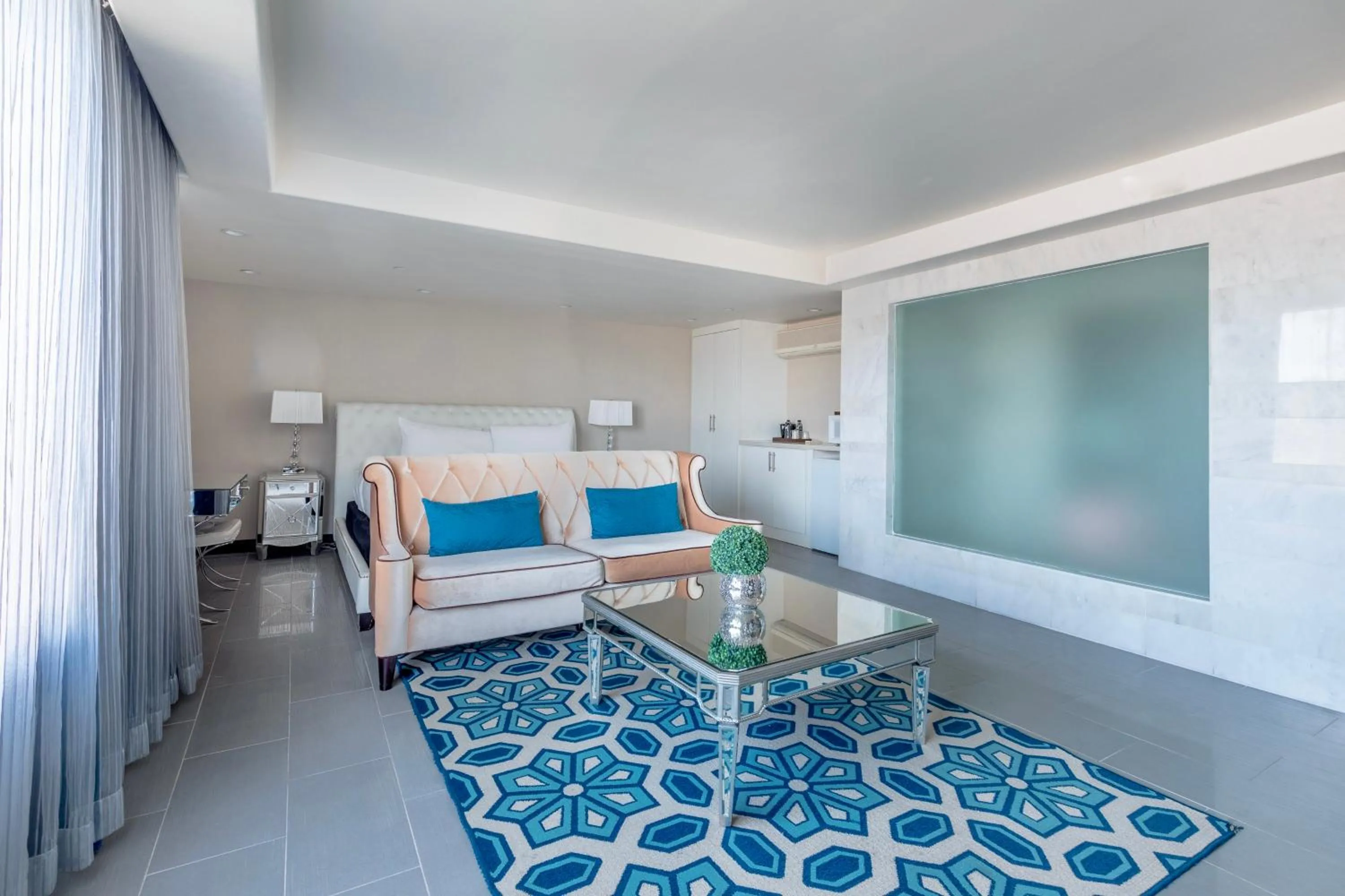 Photo of the whole room, Bed in The Hills Hotel, an IHG Hotel