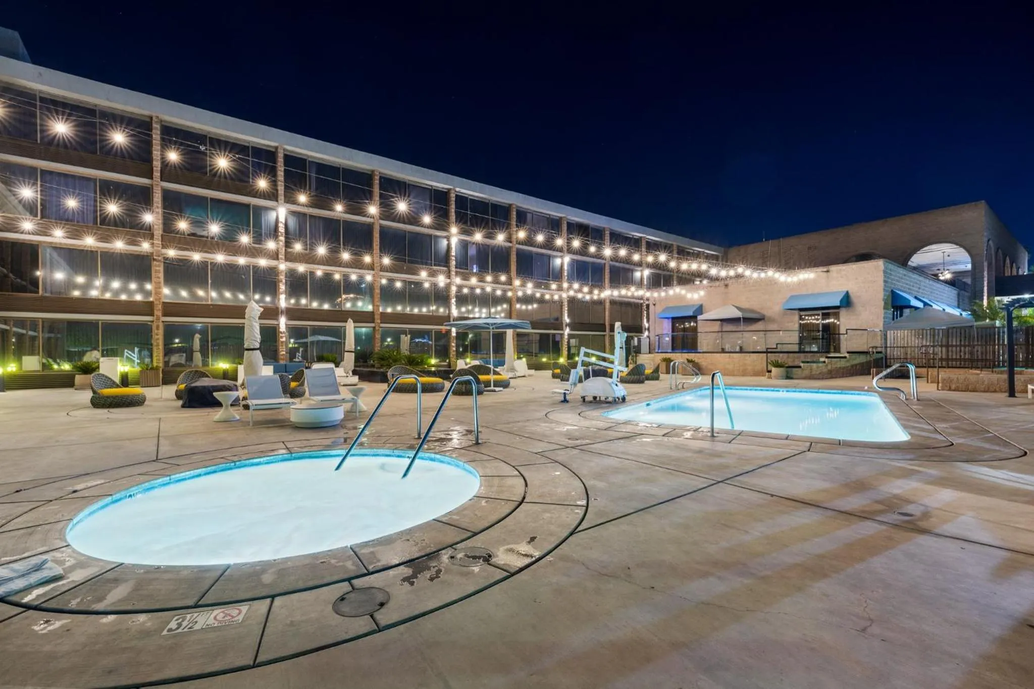 Swimming pool in voco Laguna Hills by IHG