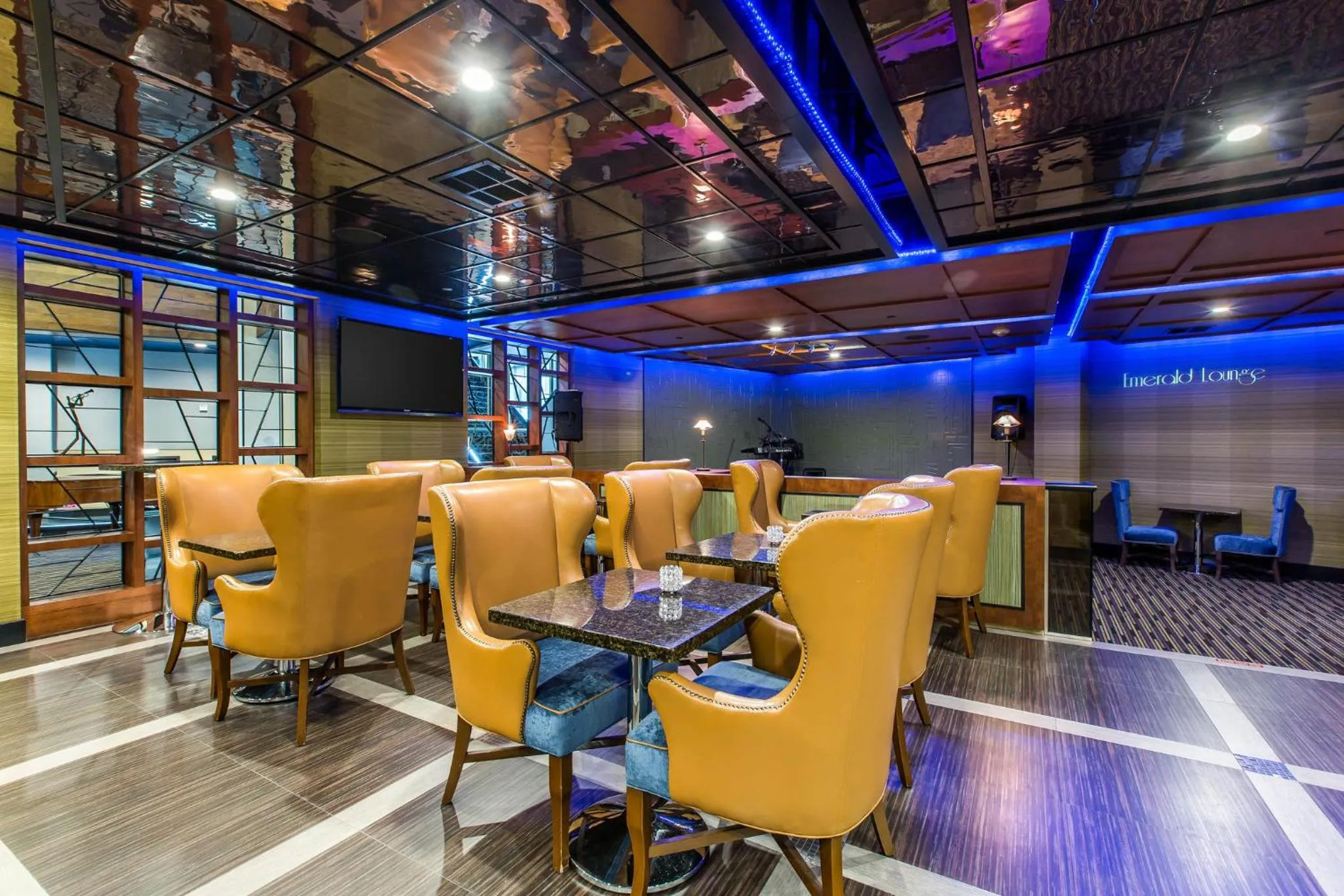 Lounge or bar in voco Laguna Hills by IHG