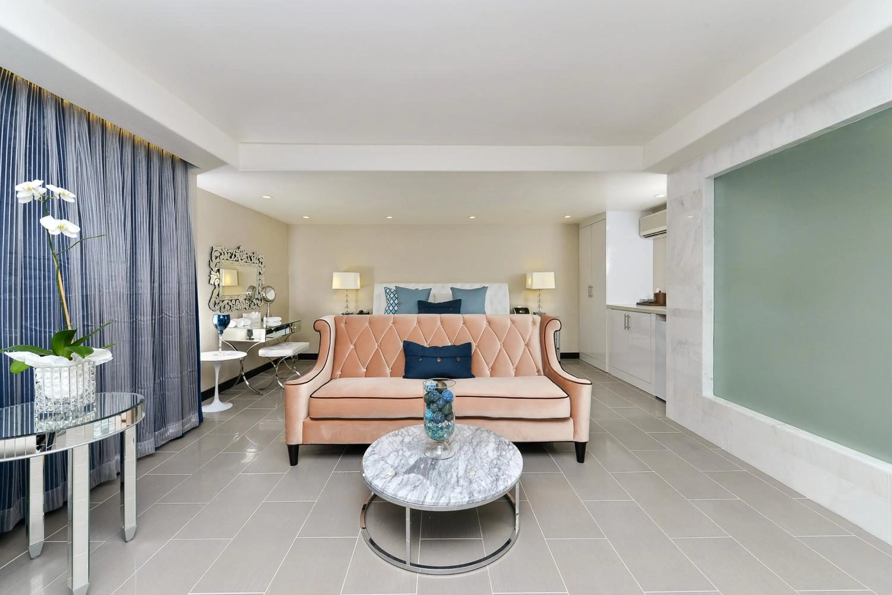 Photo of the whole room in voco Laguna Hills by IHG