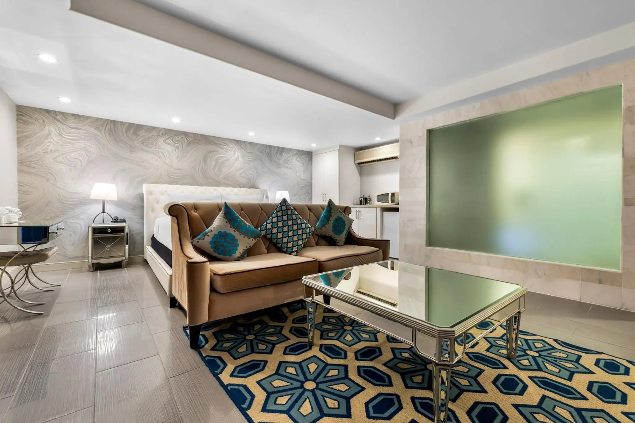 Photo of the whole room in voco Laguna Hills by IHG