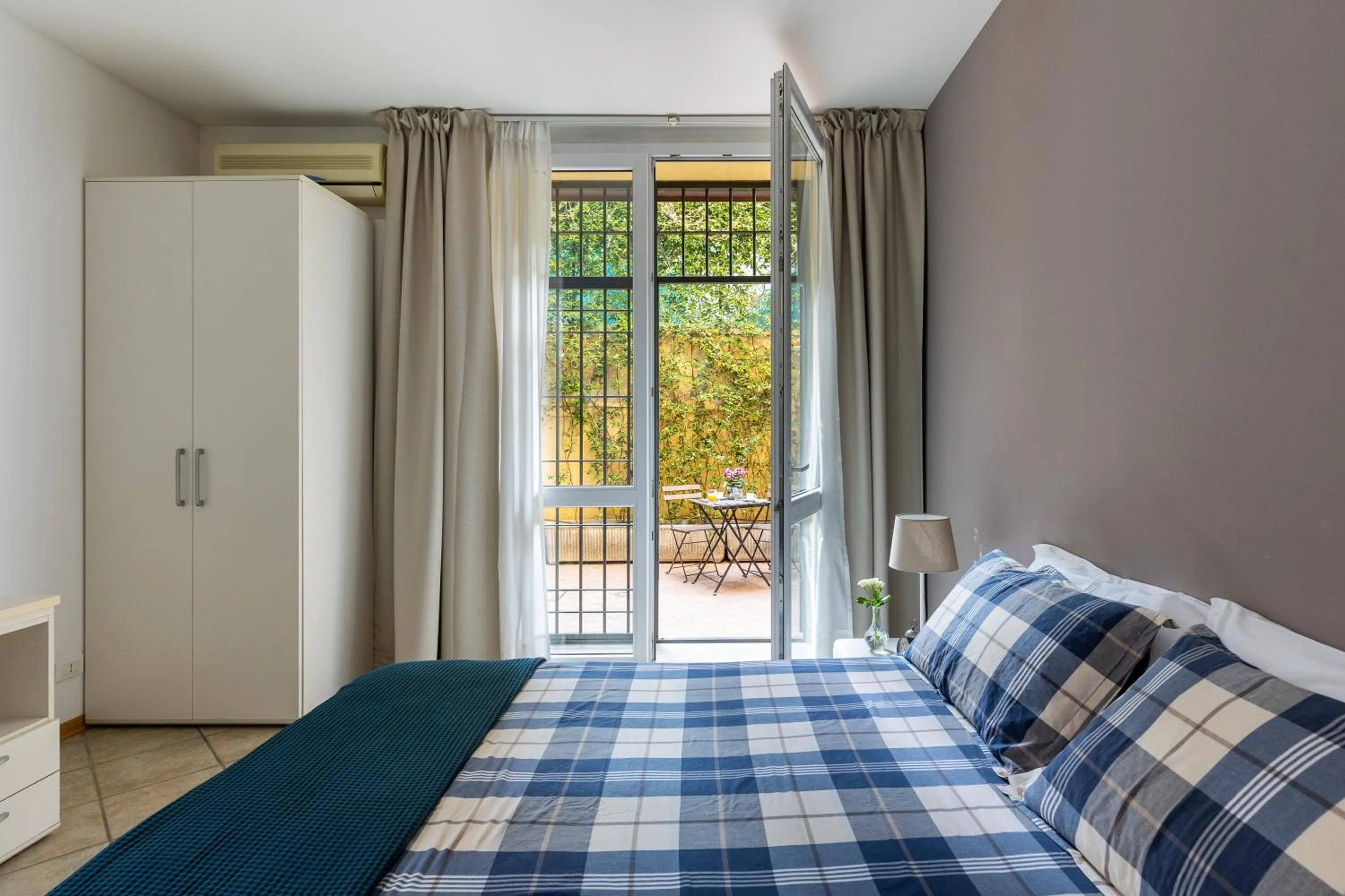 Bedroom, Bed in Portobello Apartments