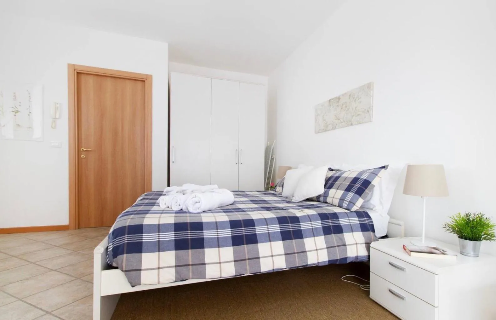 Bedroom, Bed in Portobello Apartments