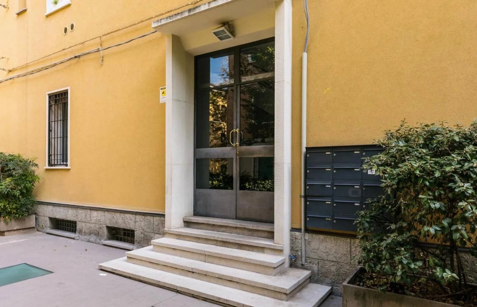 Facade/entrance in Portobello Apartments