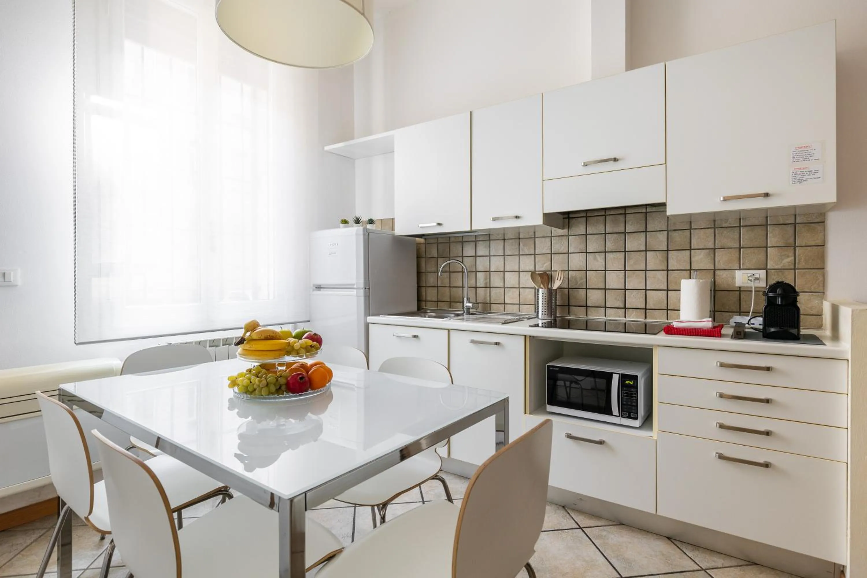 Kitchen or kitchenette in Portobello Apartments