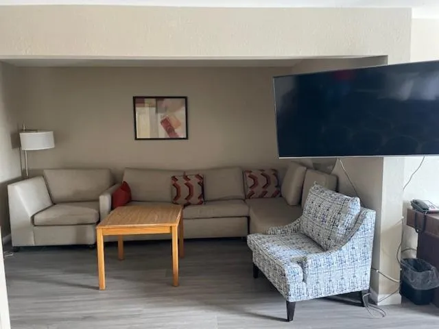 Super 8 by Wyndham Alton