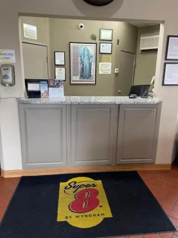 Lobby or reception in Super 8 by Wyndham Alton
