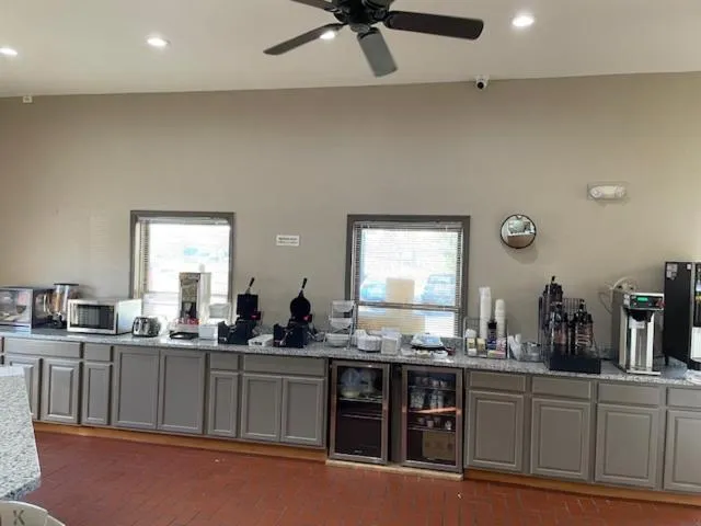 Breakfast in Super 8 by Wyndham Alton