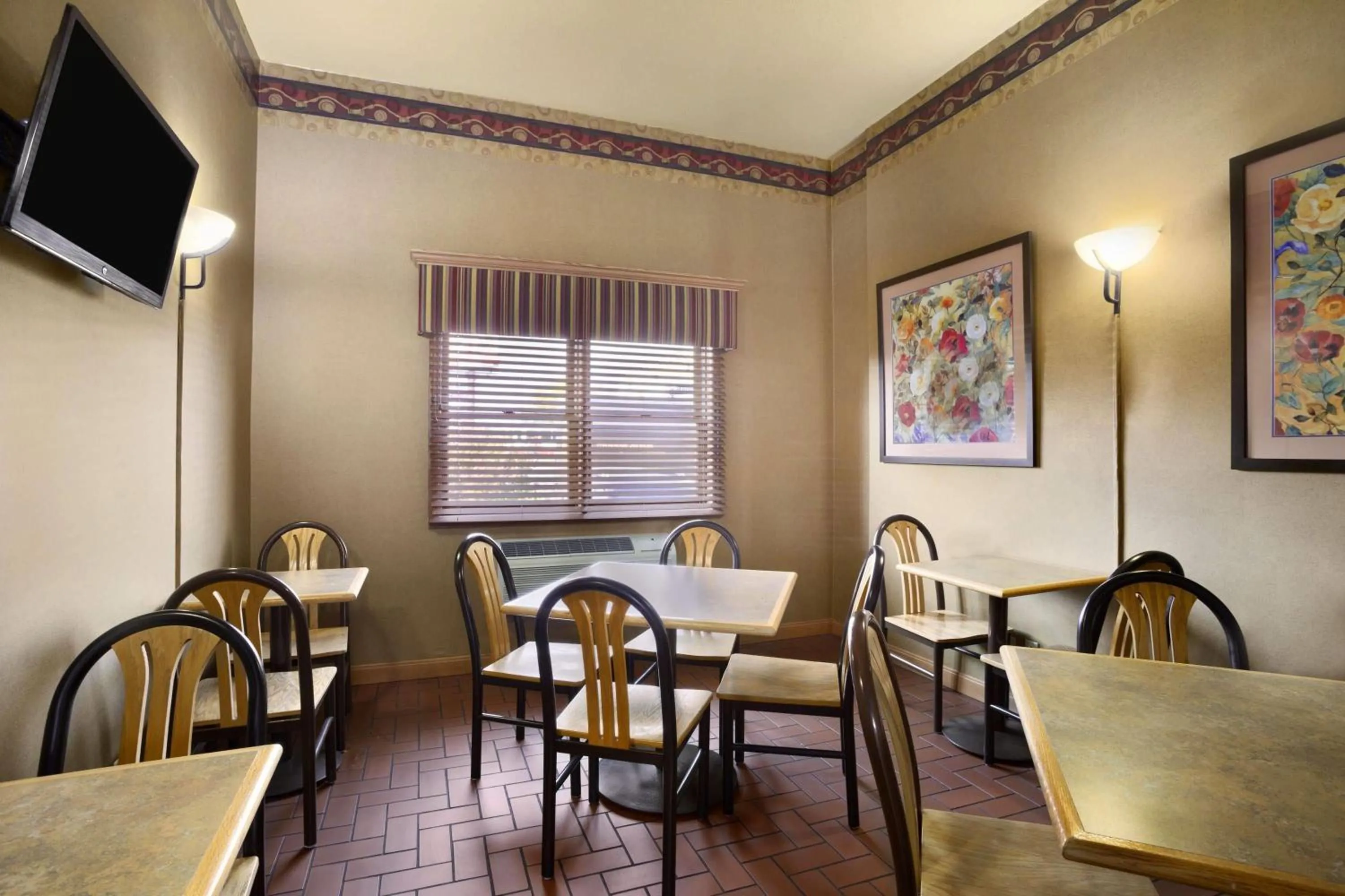 Other in Super 8 by Wyndham Alton