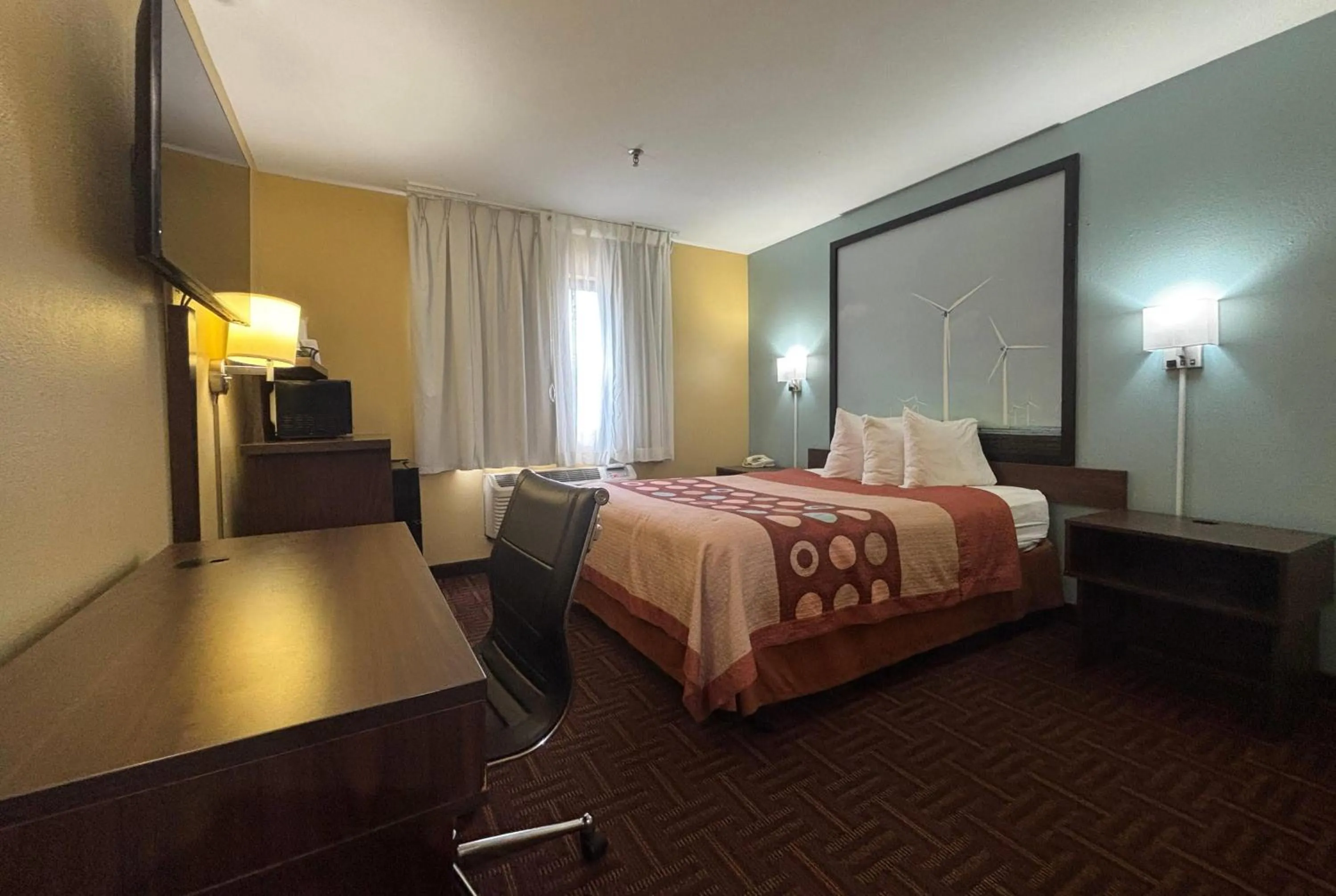 Photo of the whole room, Bed in Super 8 by Wyndham Peoria