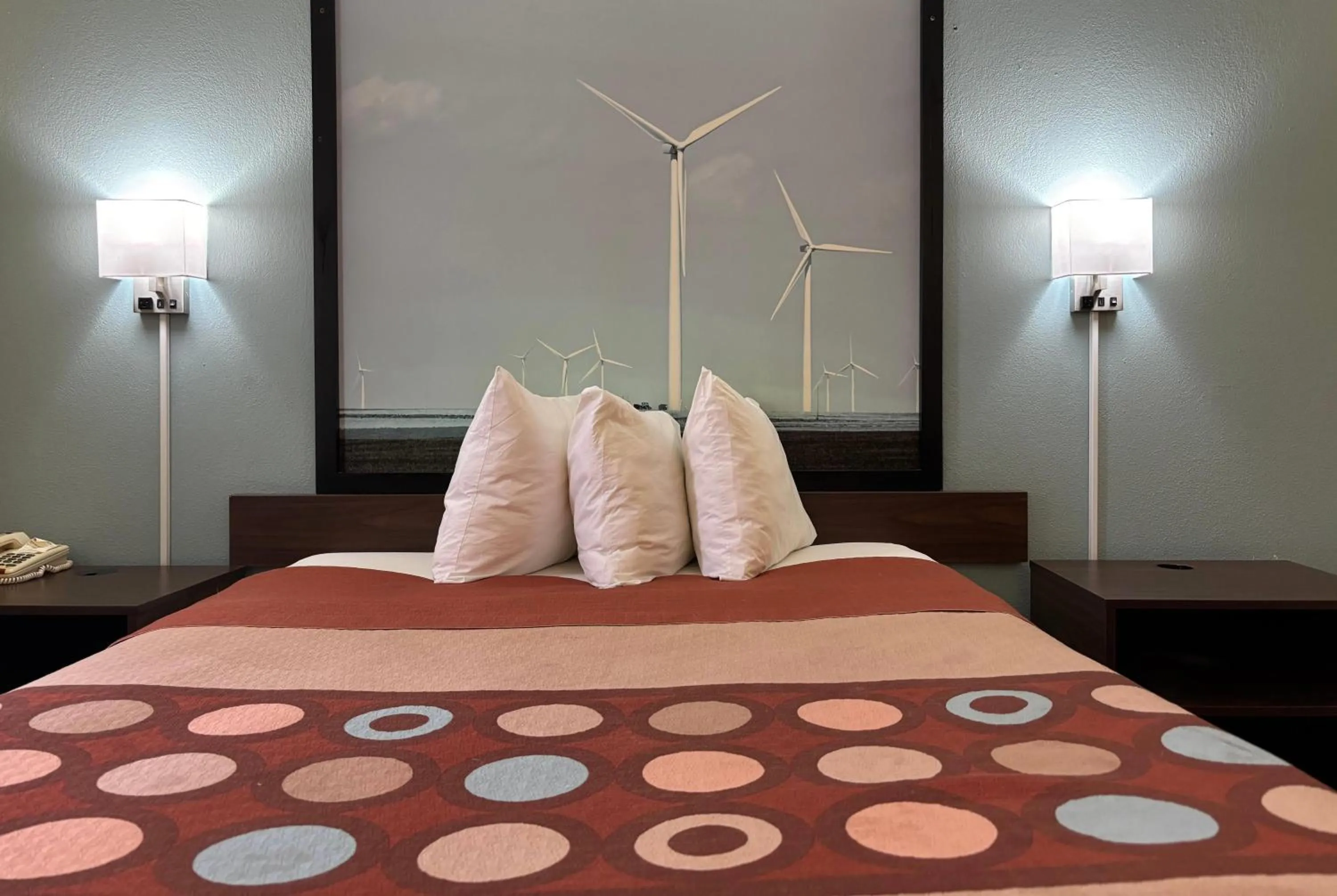 Photo of the whole room, Bed in Super 8 by Wyndham Peoria