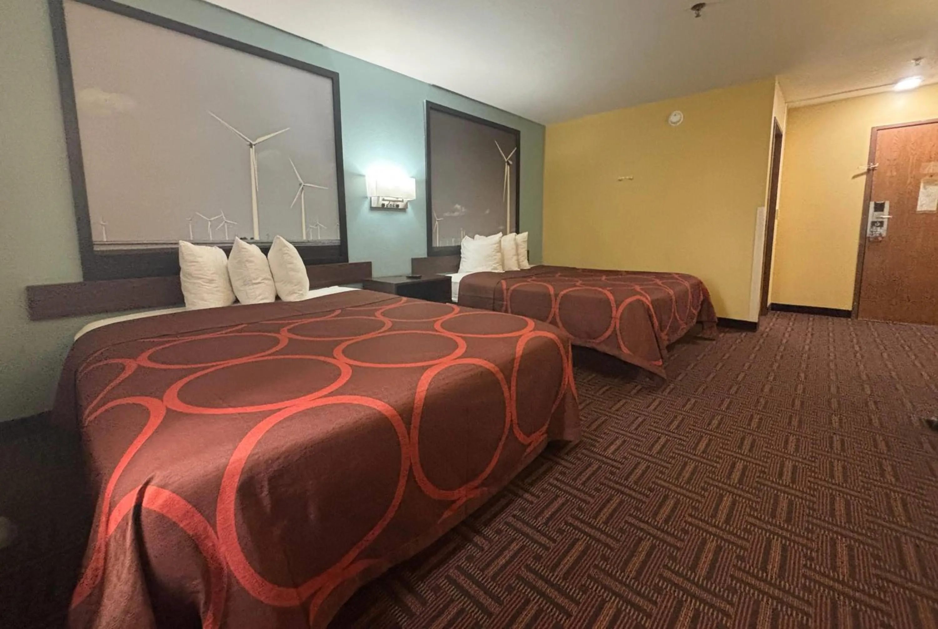 Photo of the whole room, Bed in Super 8 by Wyndham Peoria