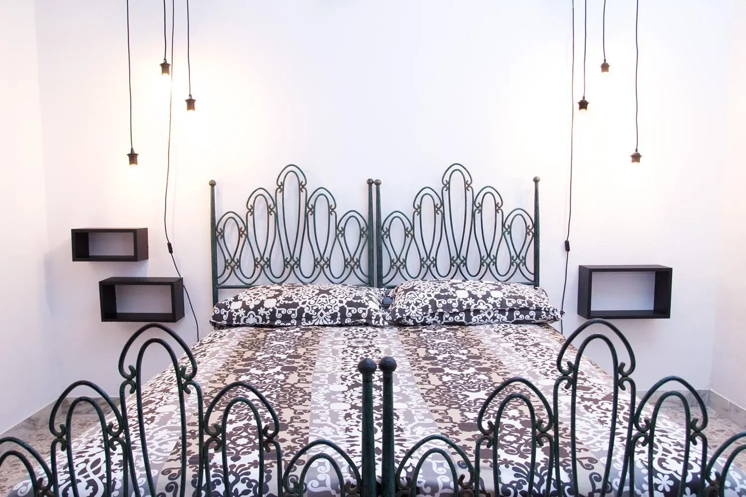 Decorative detail, Bed in B&B Miseno23