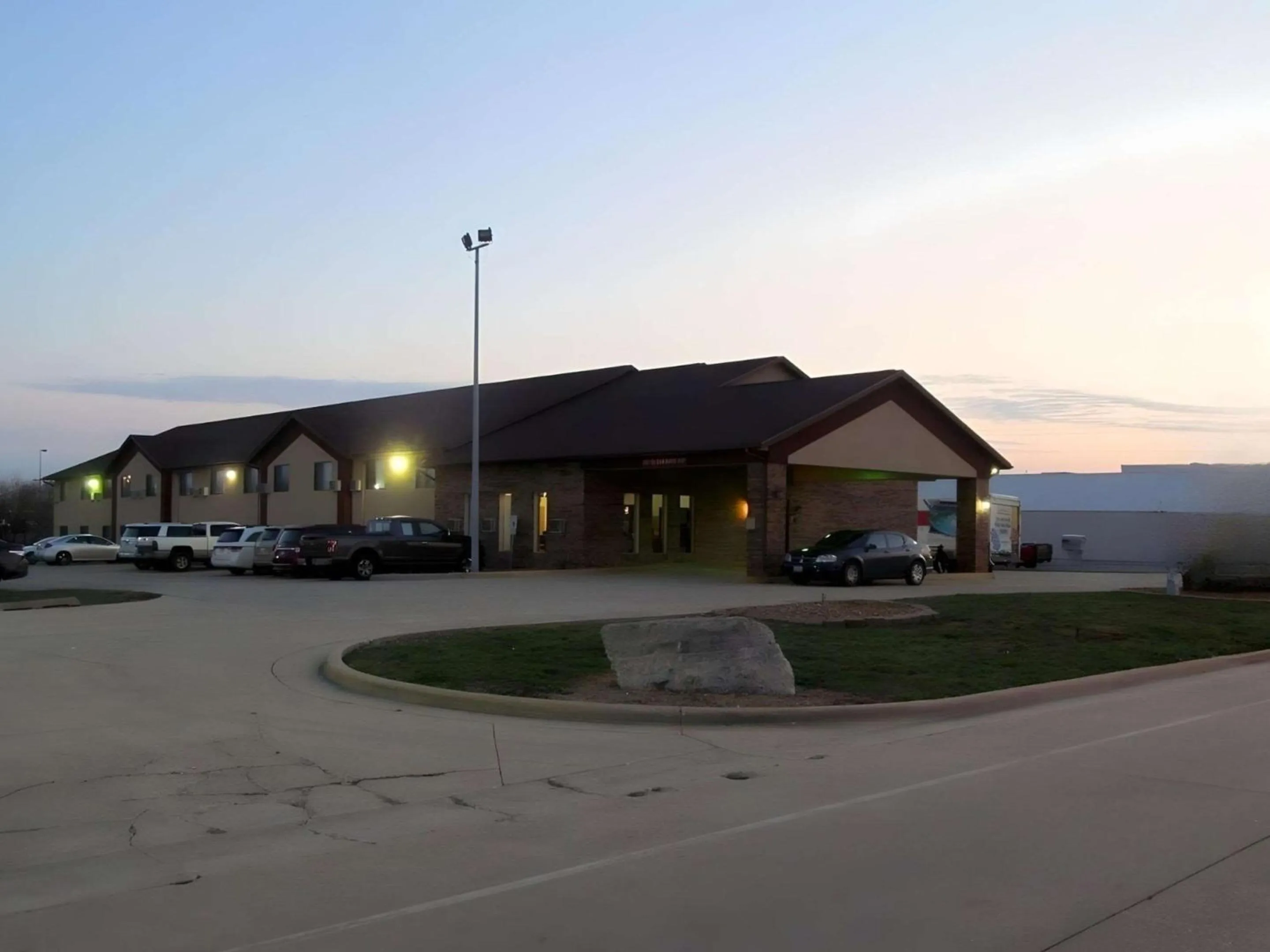 Property building in Rodeway Inn Effingham North