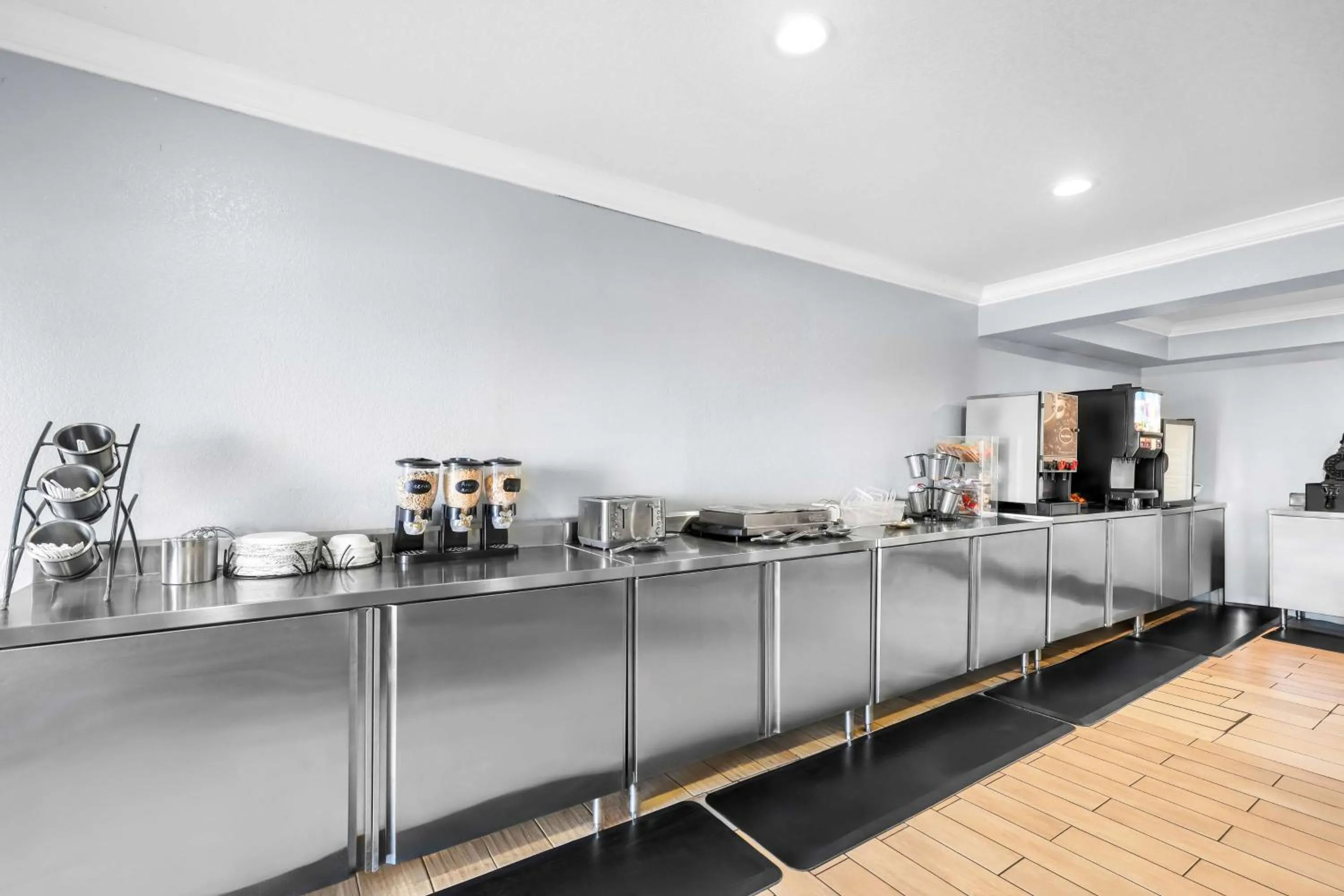 Breakfast in Sure Stay Plus by Best Western Twentynine Palms Joshua Tree