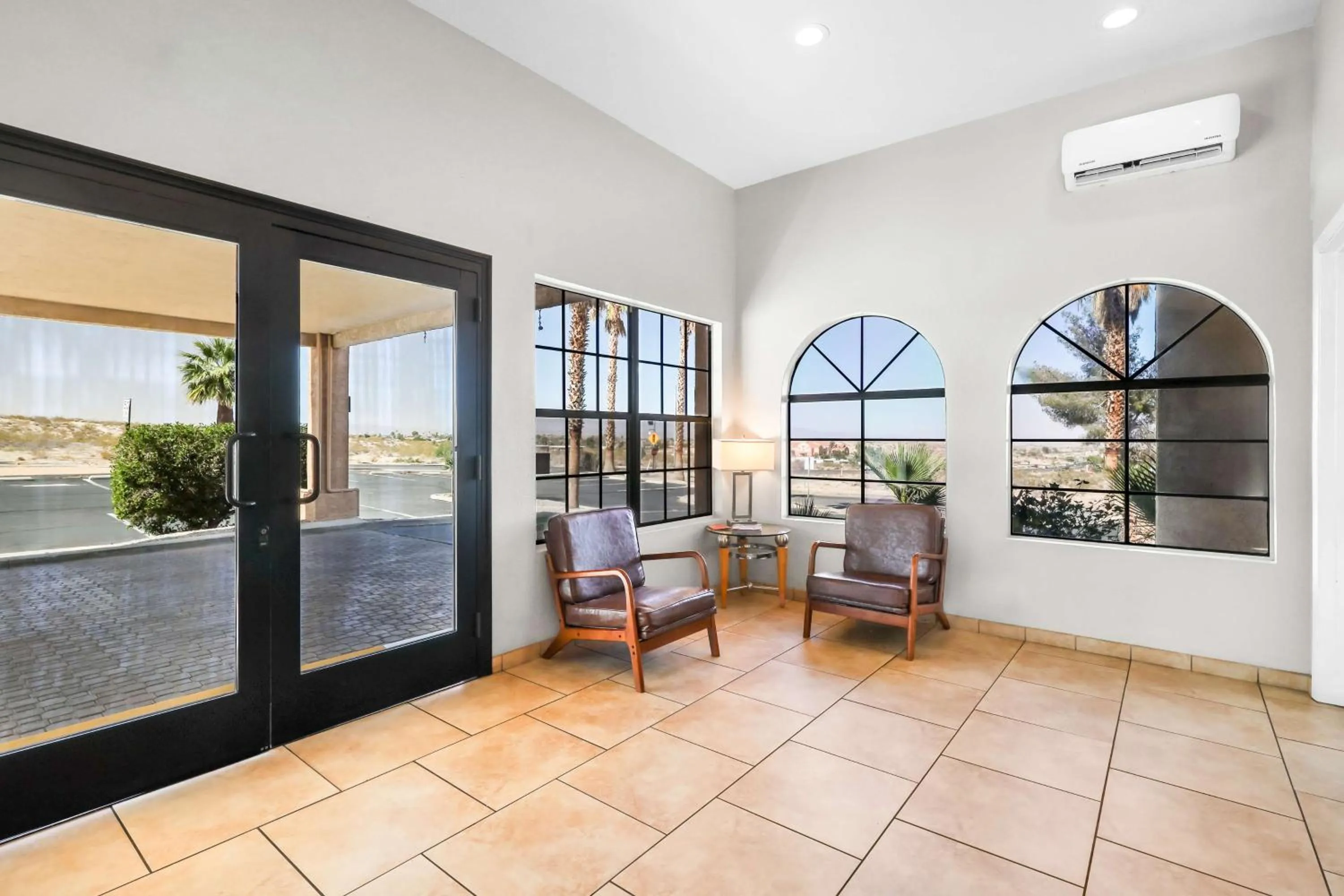 Lobby or reception in Sure Stay Plus by Best Western Twentynine Palms Joshua Tree
