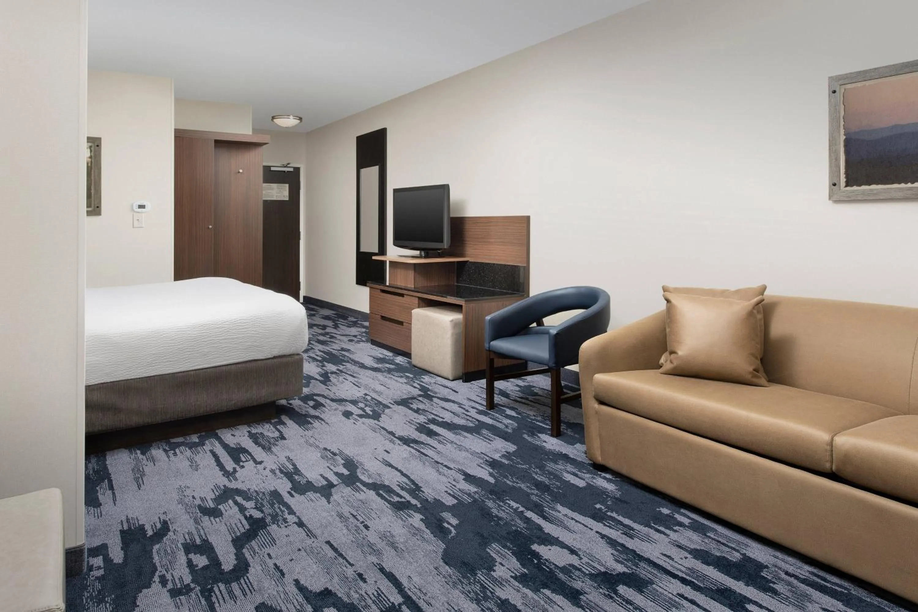 Photo of the whole room, Bed in Fairfield Inn & Suites Baltimore BWI Airport