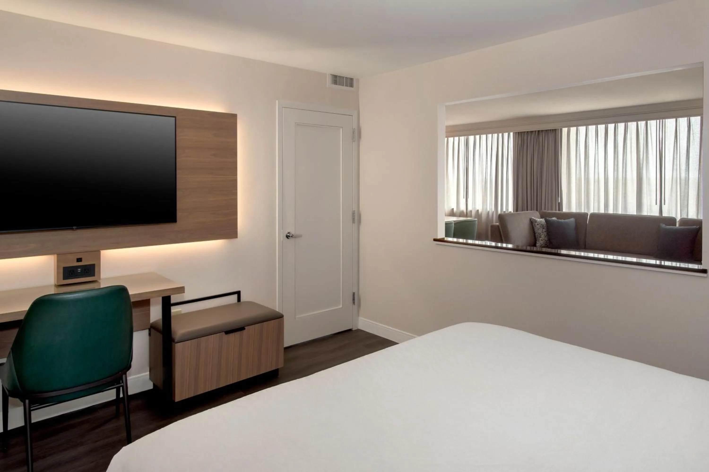 Bedroom, Bed in Buffalo Marriott Niagara