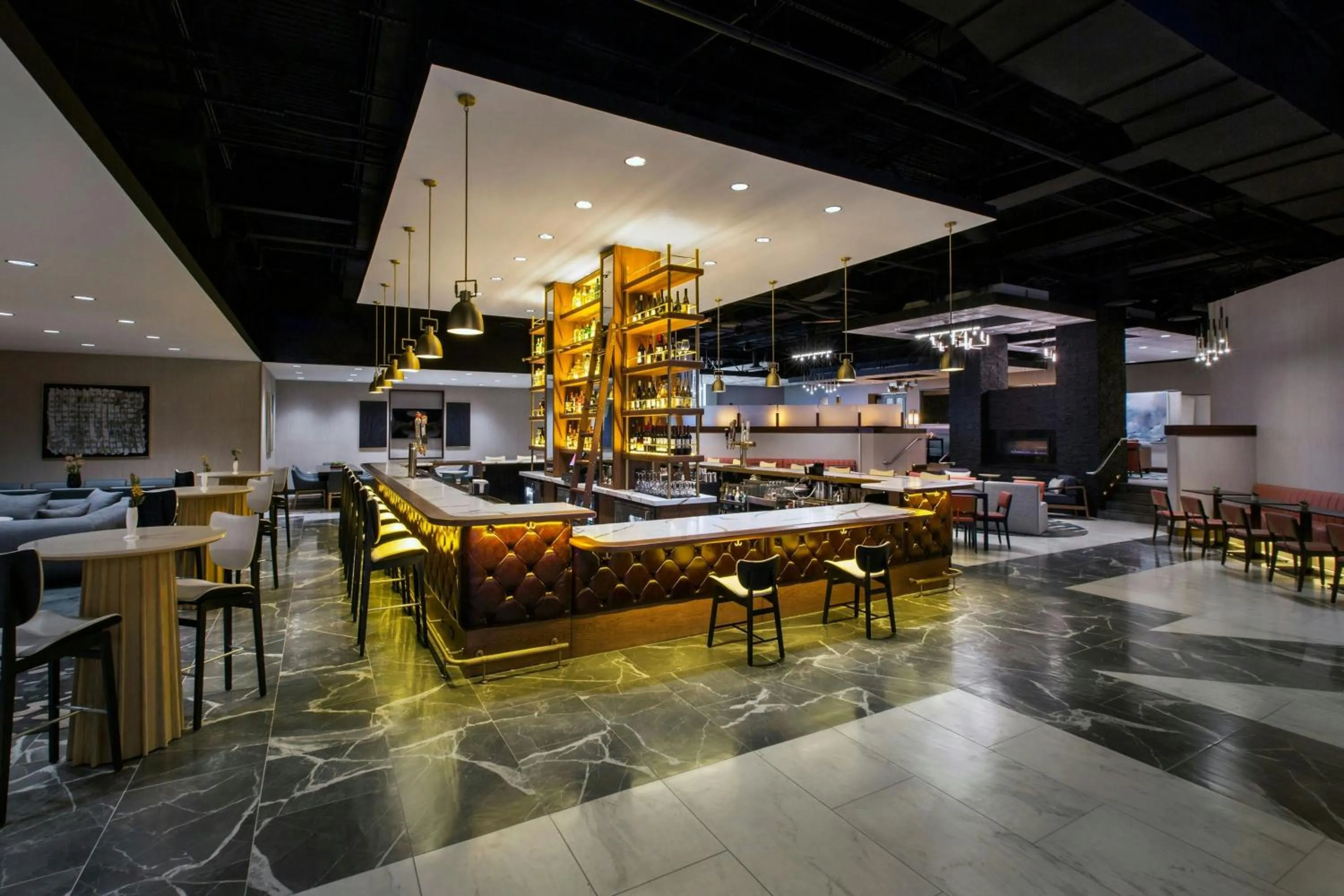 Lounge or bar in Buffalo Marriott Niagara
