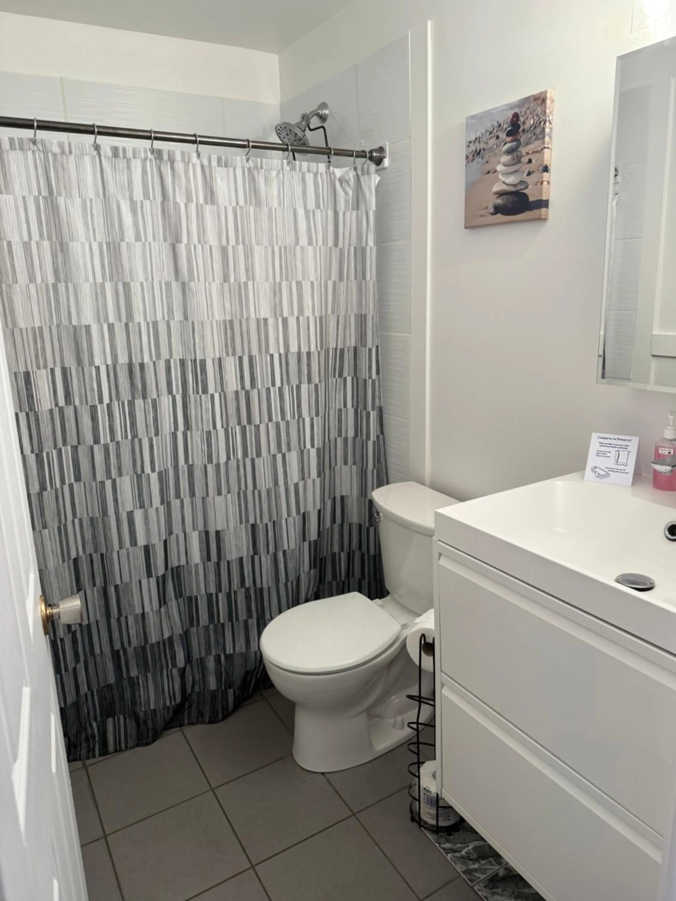 Bathroom in Sand Pebbles Inn