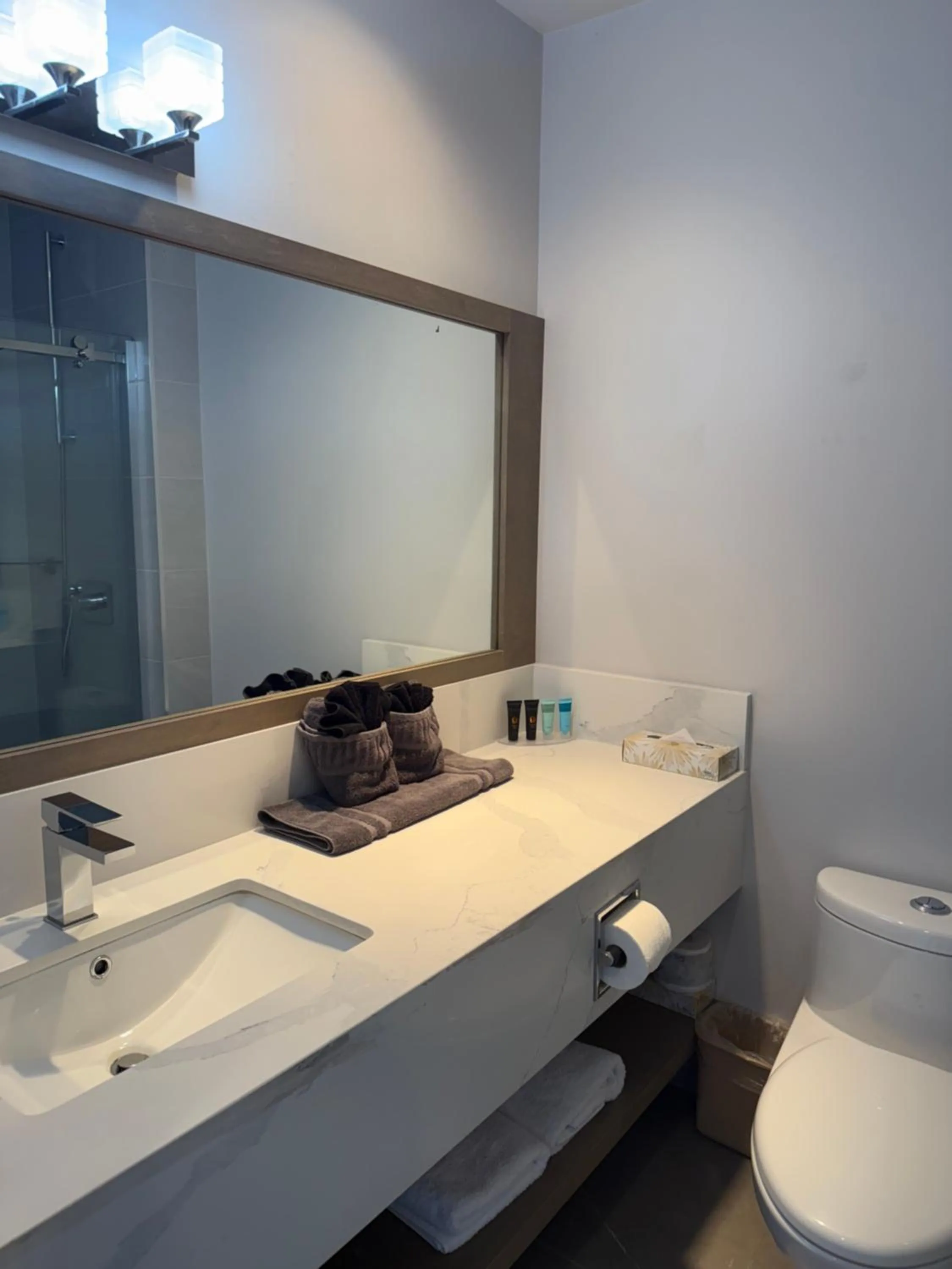 Bathroom in Sand Pebbles Inn