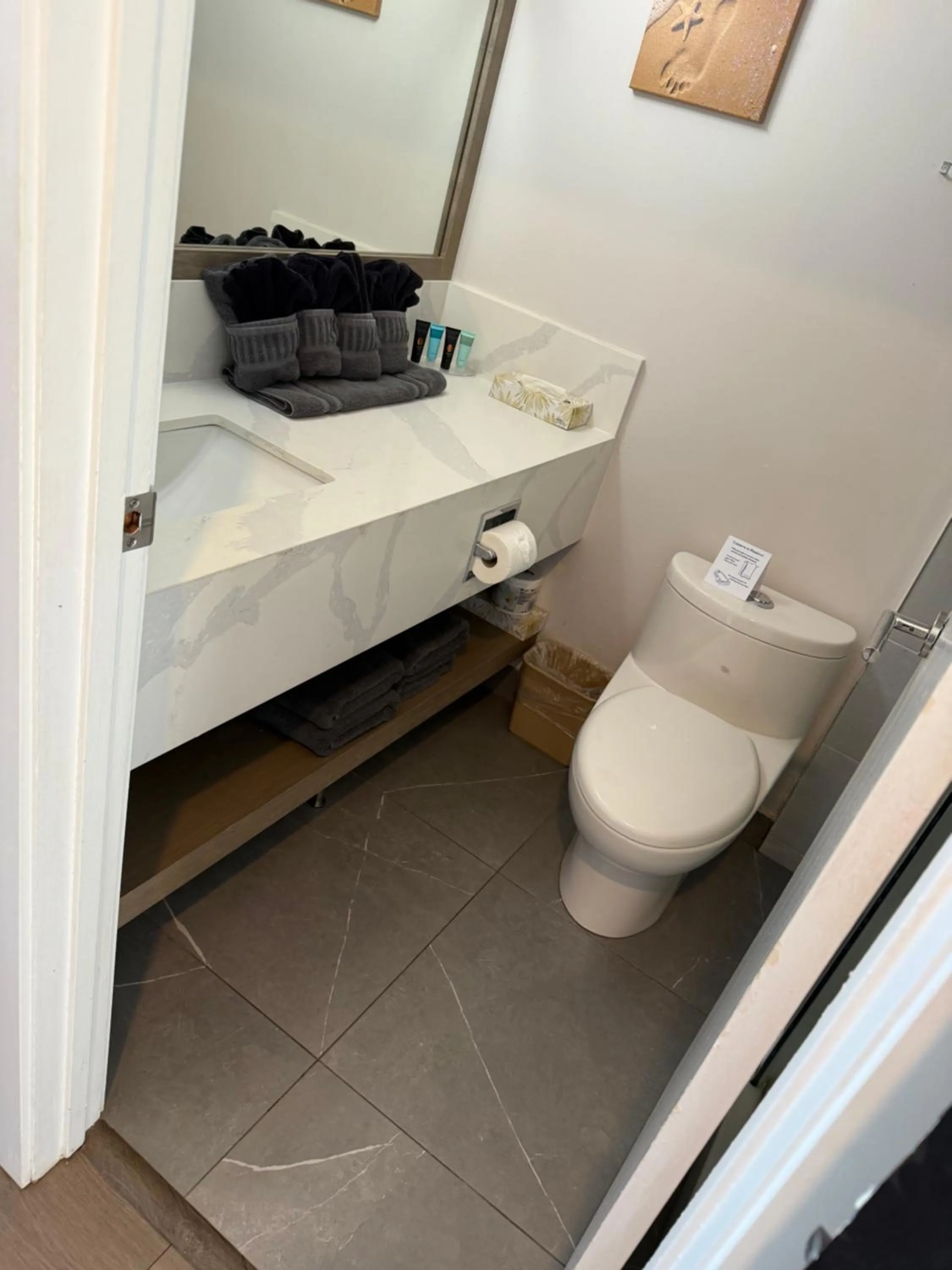 Bathroom in Sand Pebbles Inn