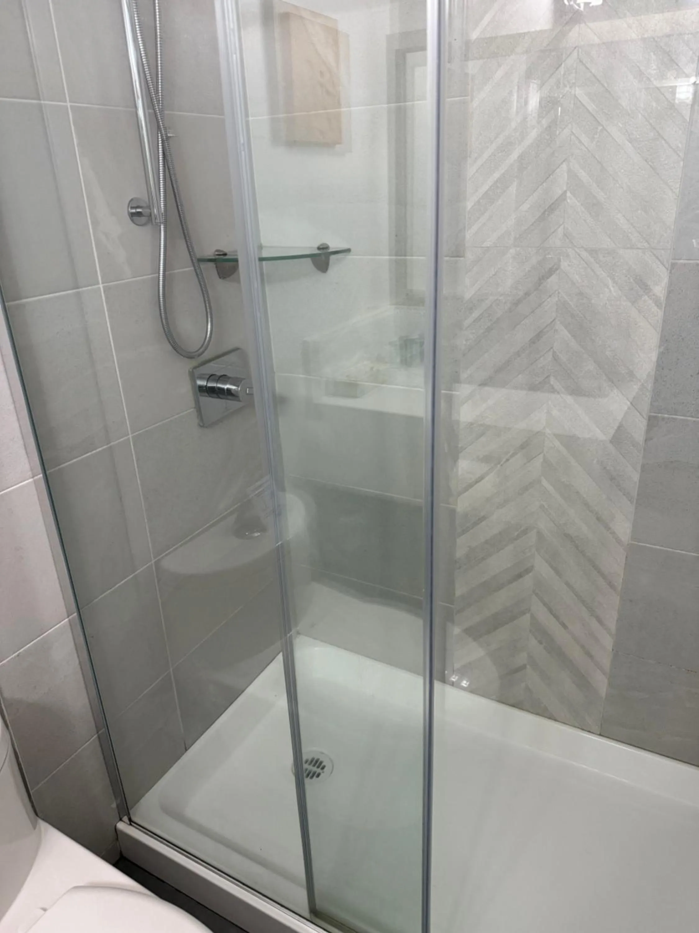 Shower in Sand Pebbles Inn