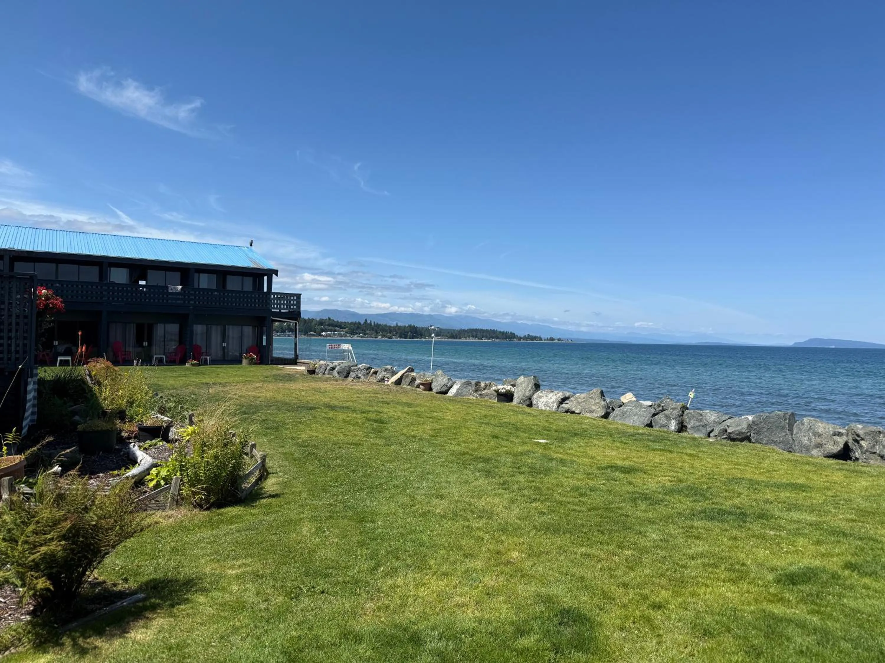 Natural landscape in Sand Pebbles Inn