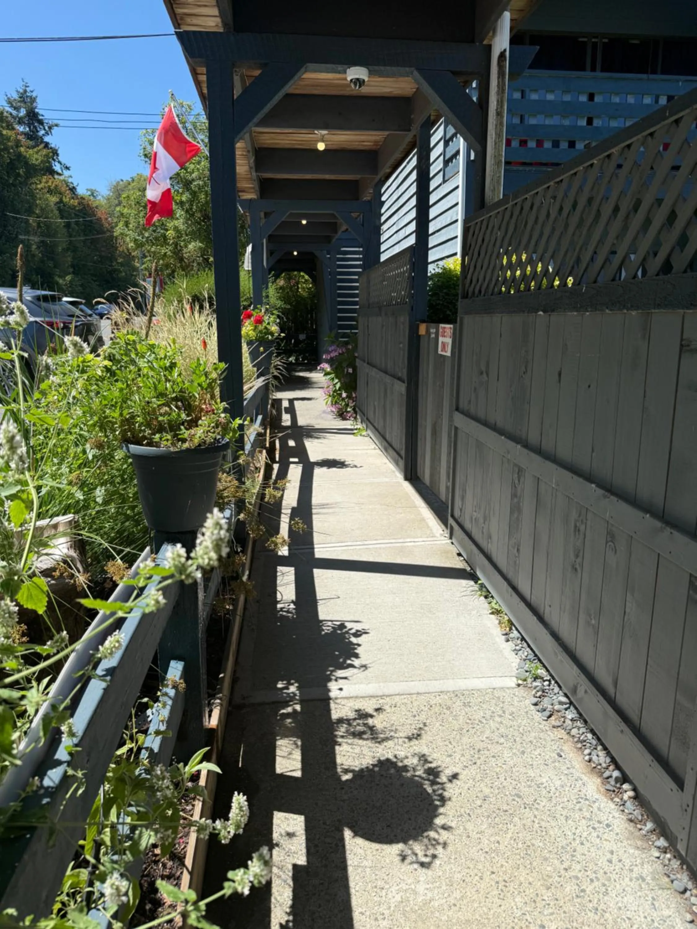 Property building in Sand Pebbles Inn