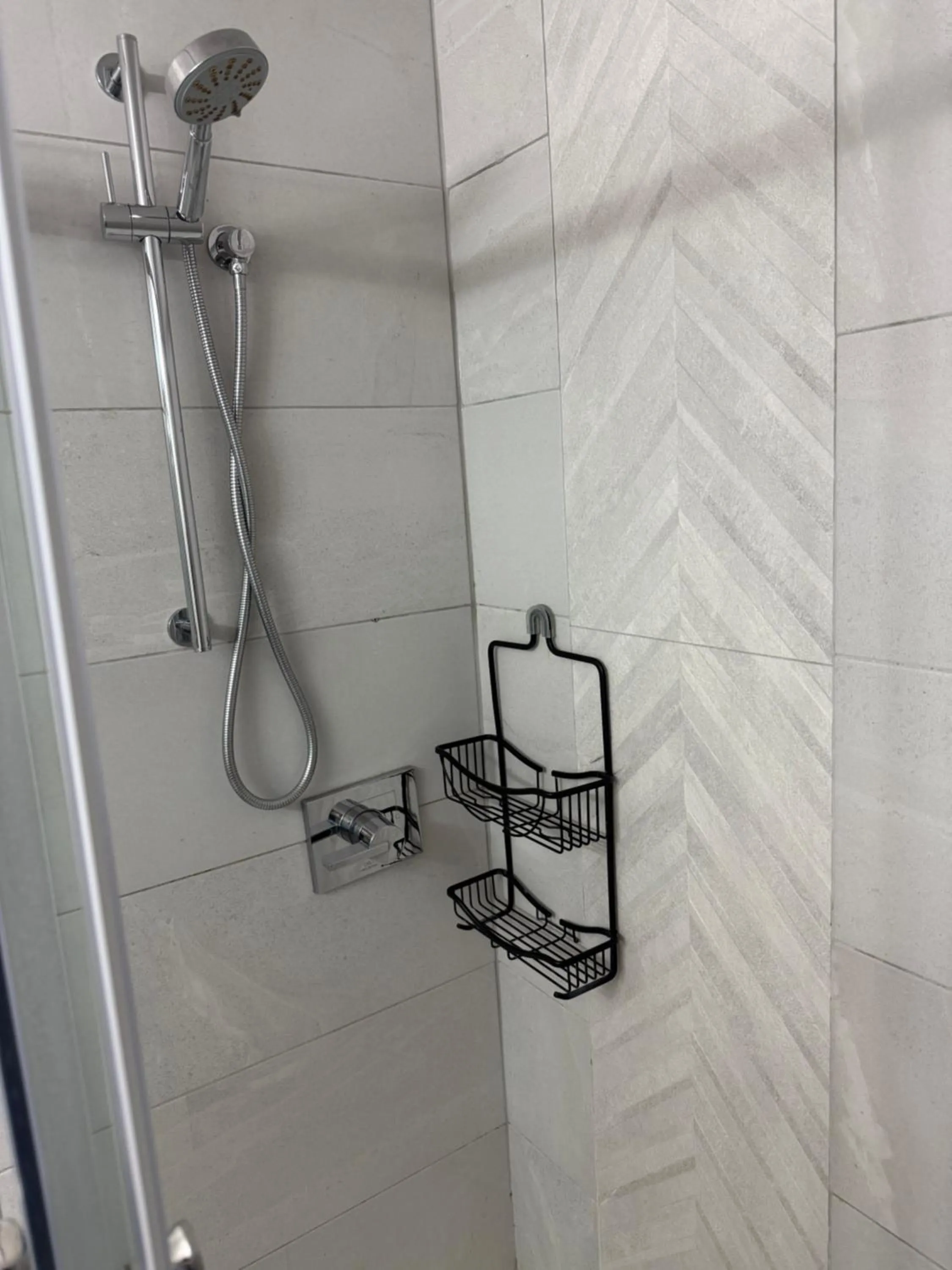 Shower in Sand Pebbles Inn