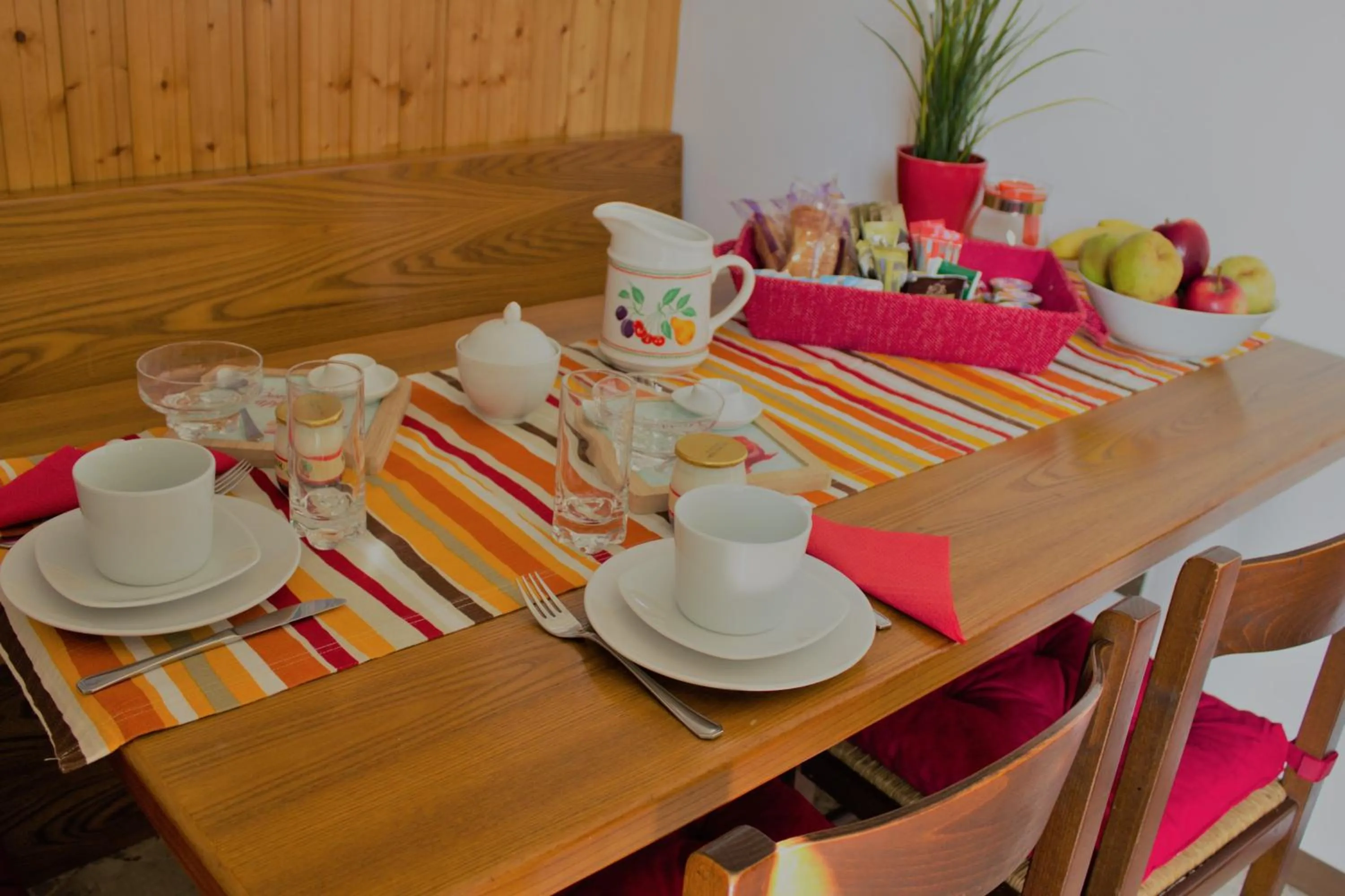 Dining area in B&B Magenta