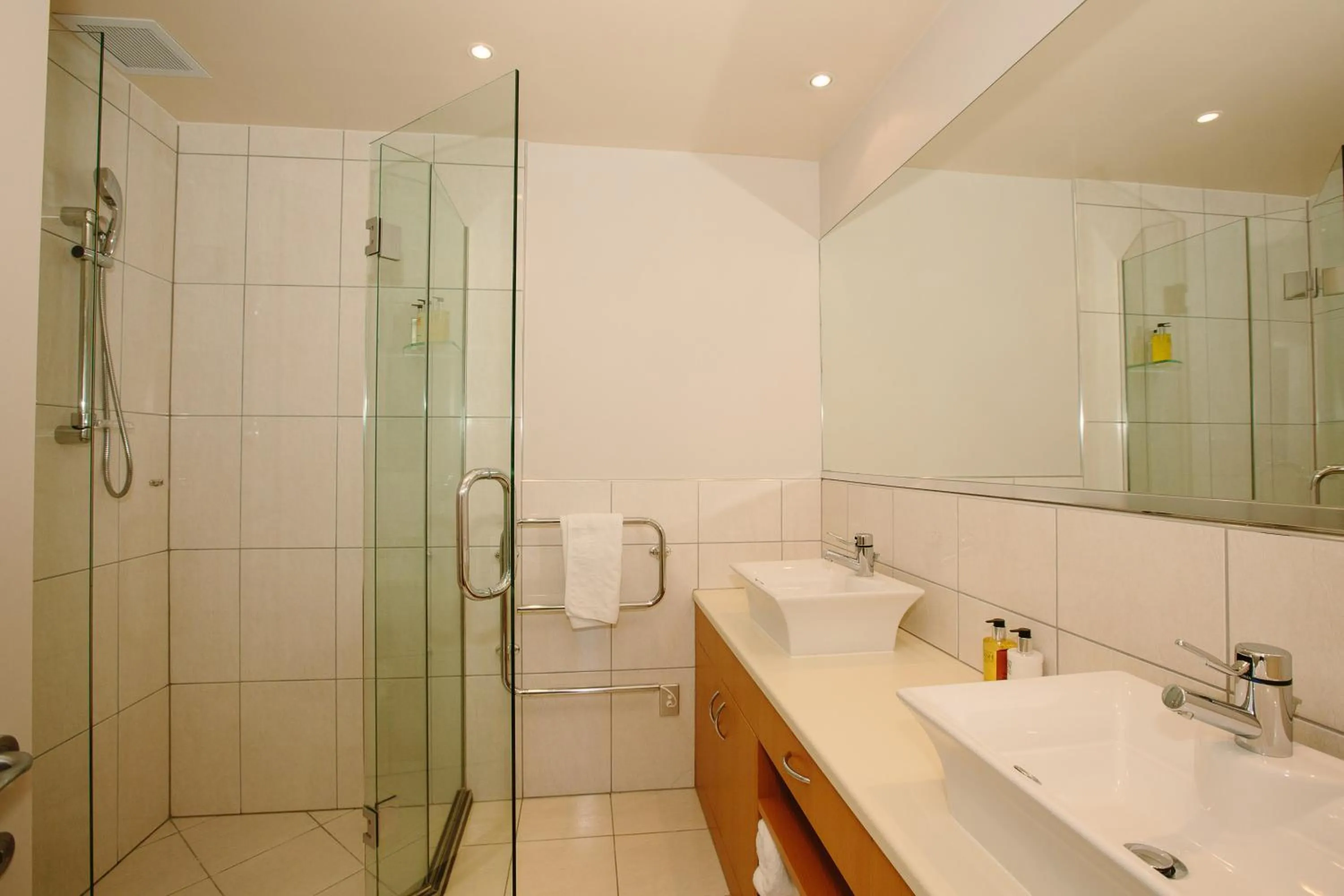 Bathroom in Lakeside Apartments