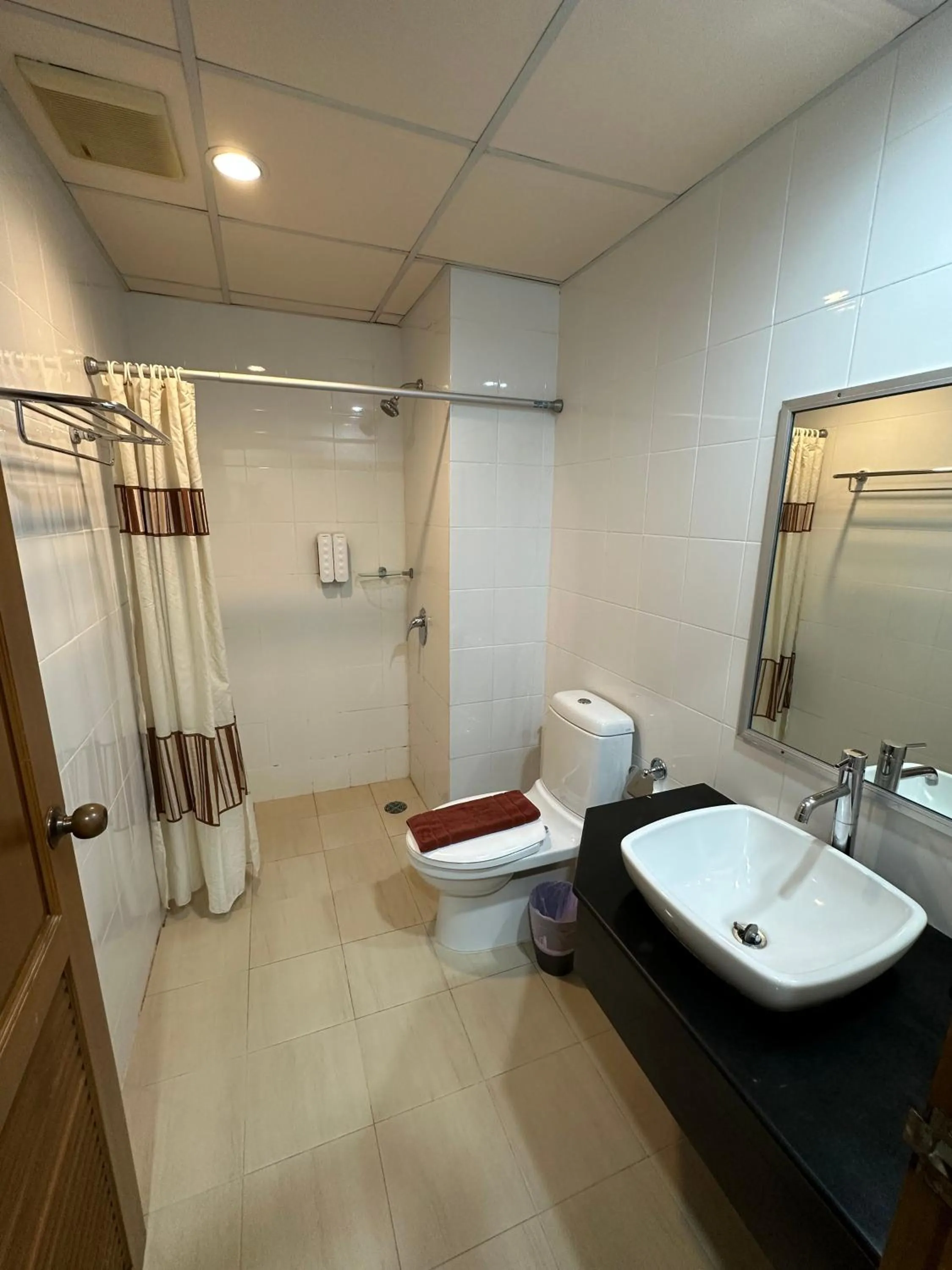 Bathroom in Thipurai Beach Hotel