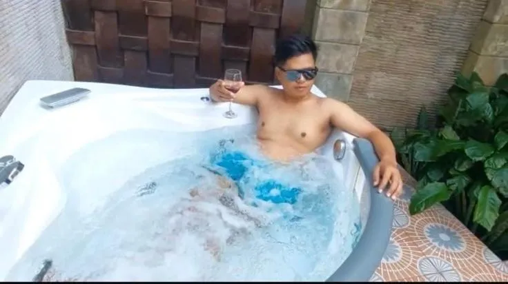 Hot Spring Bath in Villa Cantik Tresna