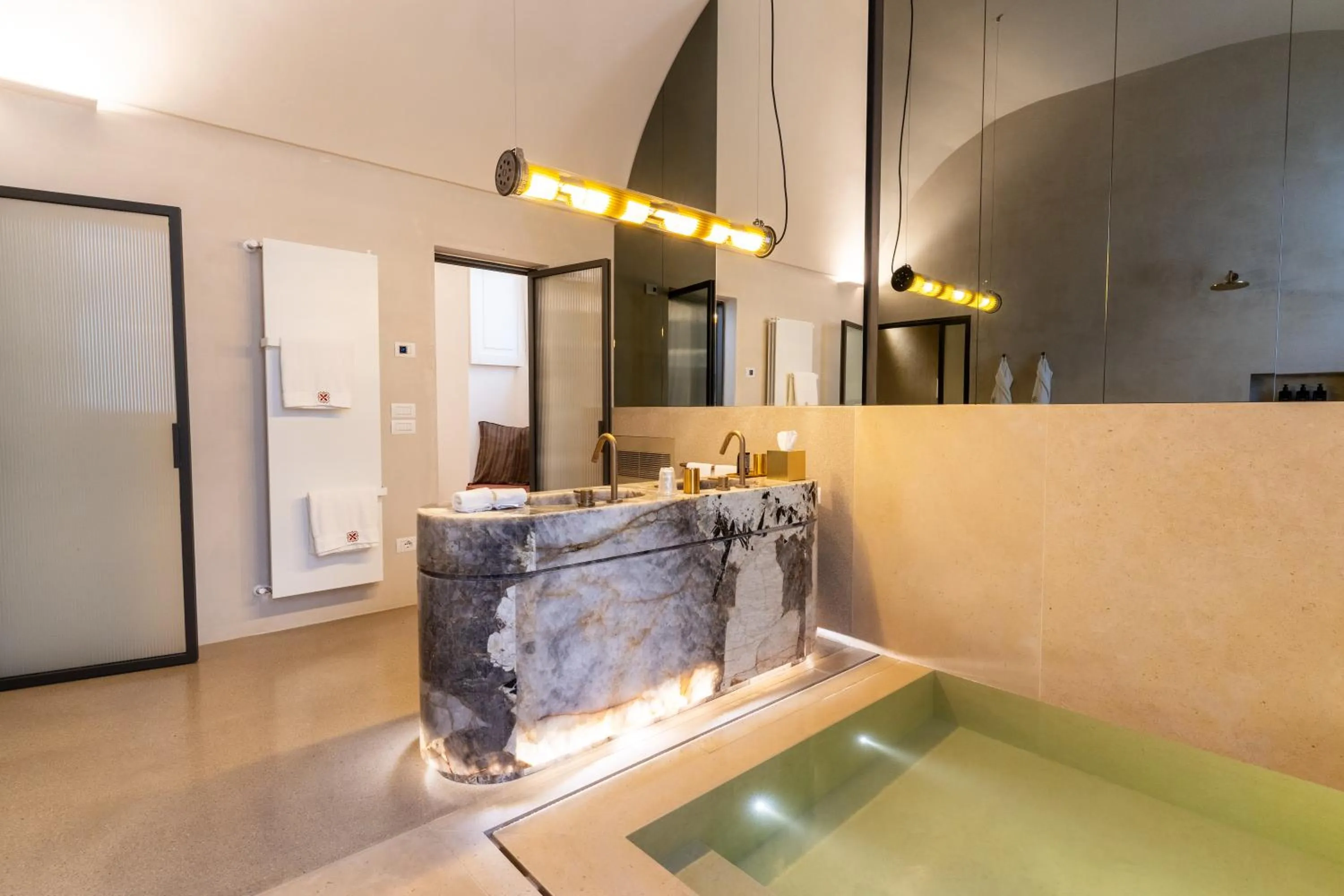 Hot Tub in Palazzo De Noha - Boutique Hotel