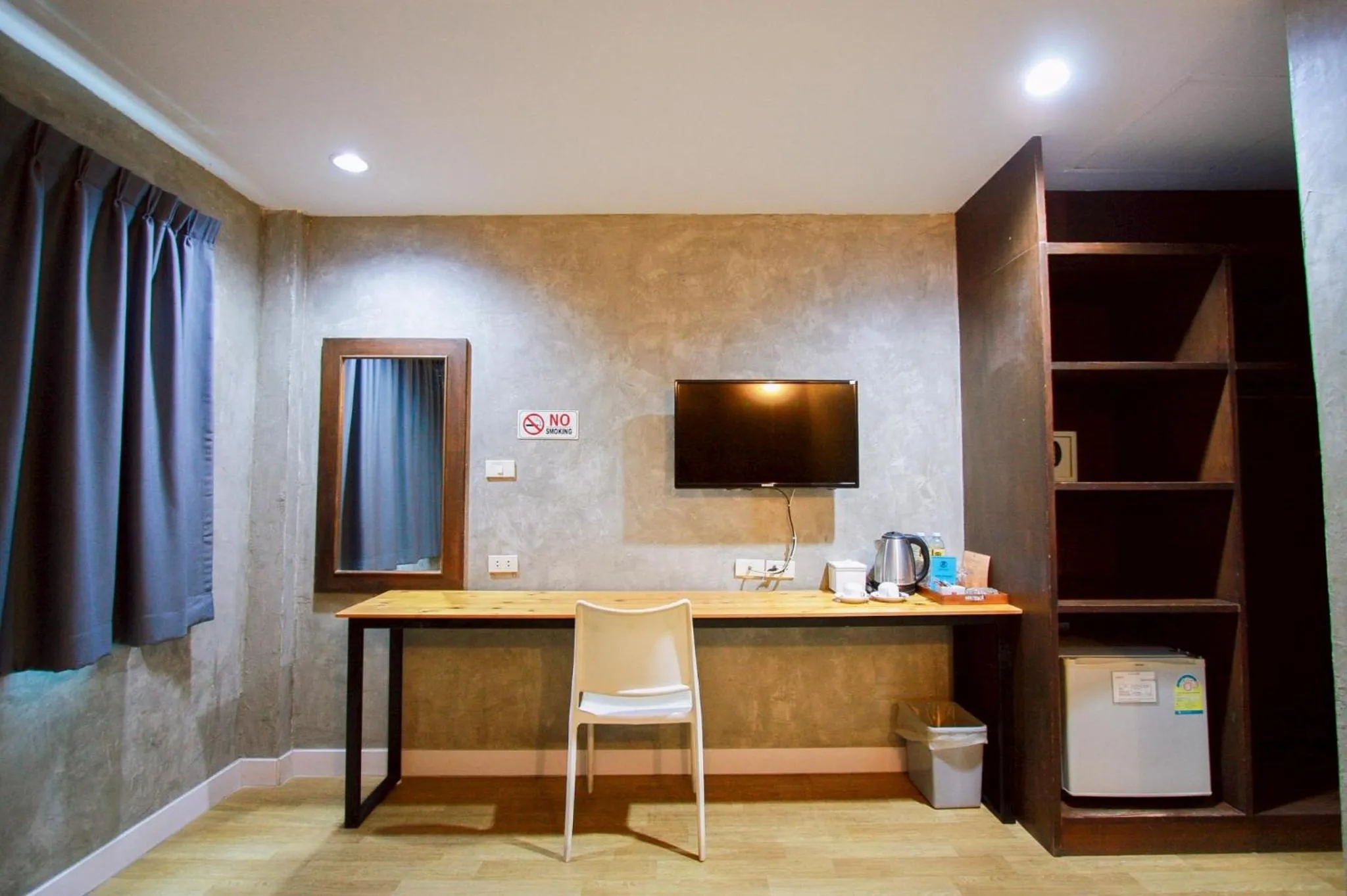 TV and multimedia in 18 Coins Budget Hotel