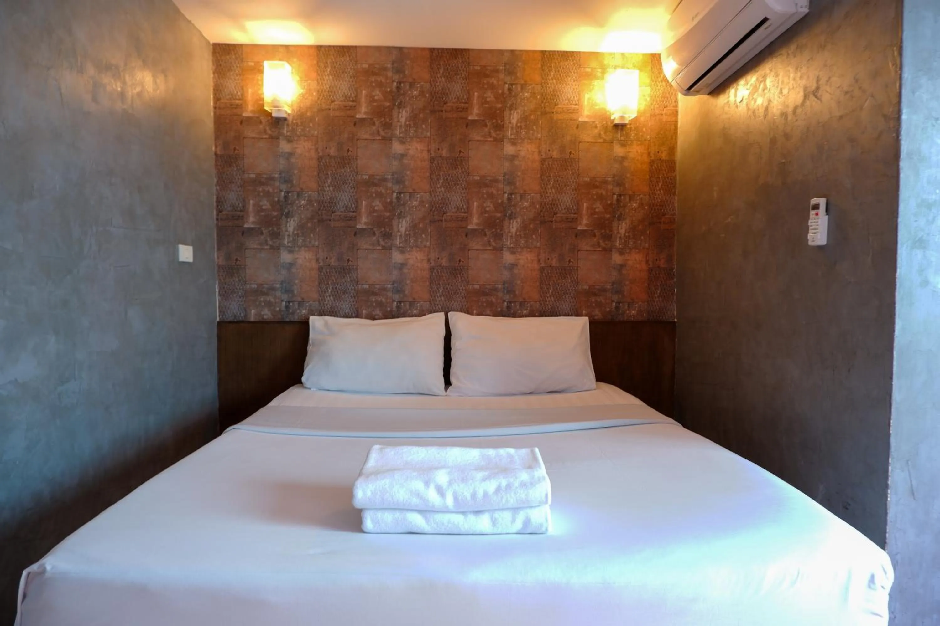 Bed in 18 Coins Budget Hotel