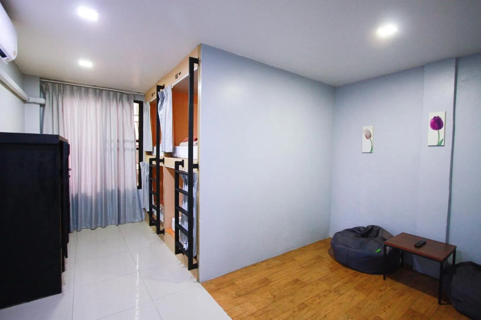 Seating area, Bed in 18 Coins Budget Hotel