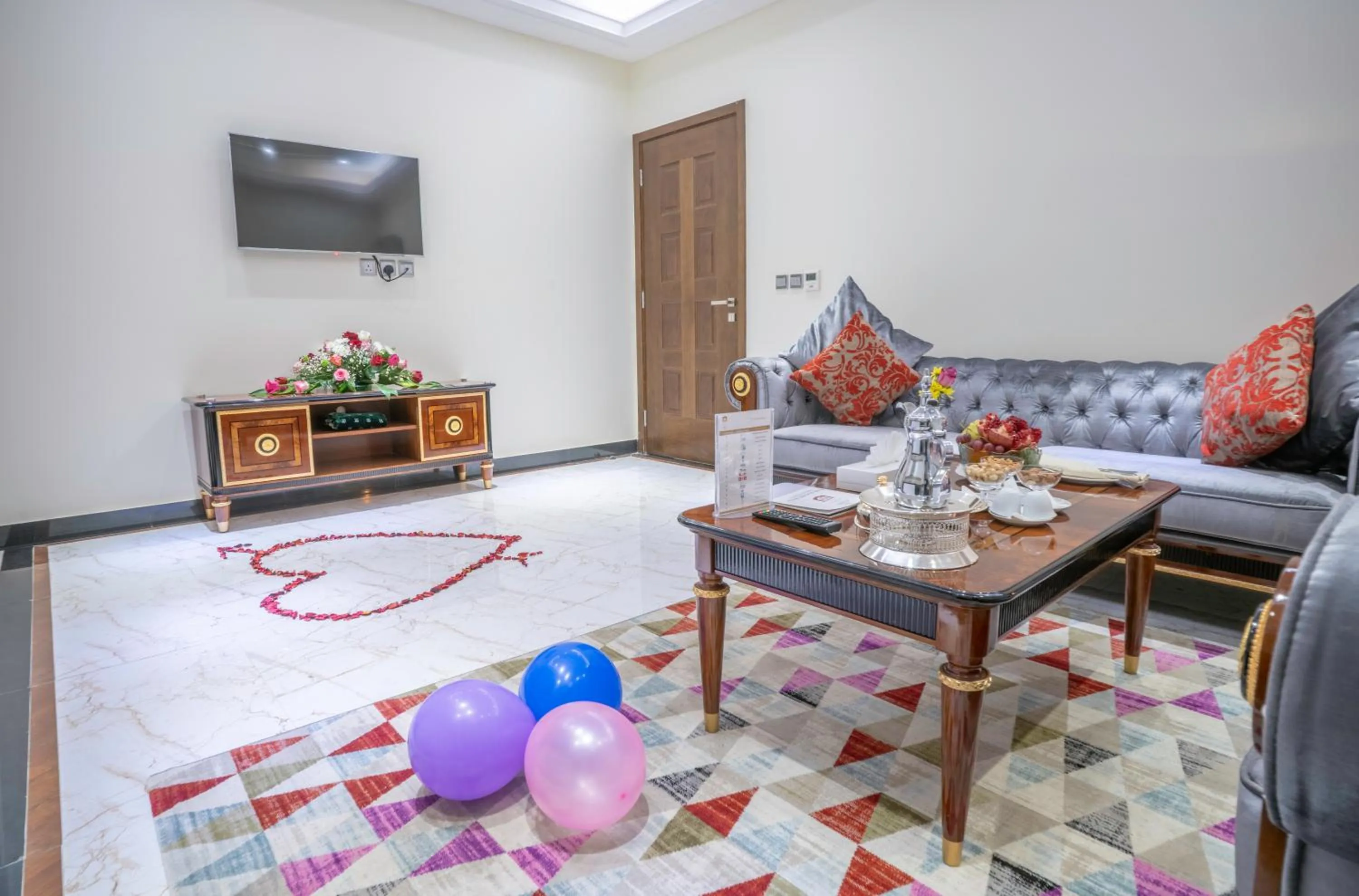 Decorative detail in Makeen Homes by Warwick Hotel