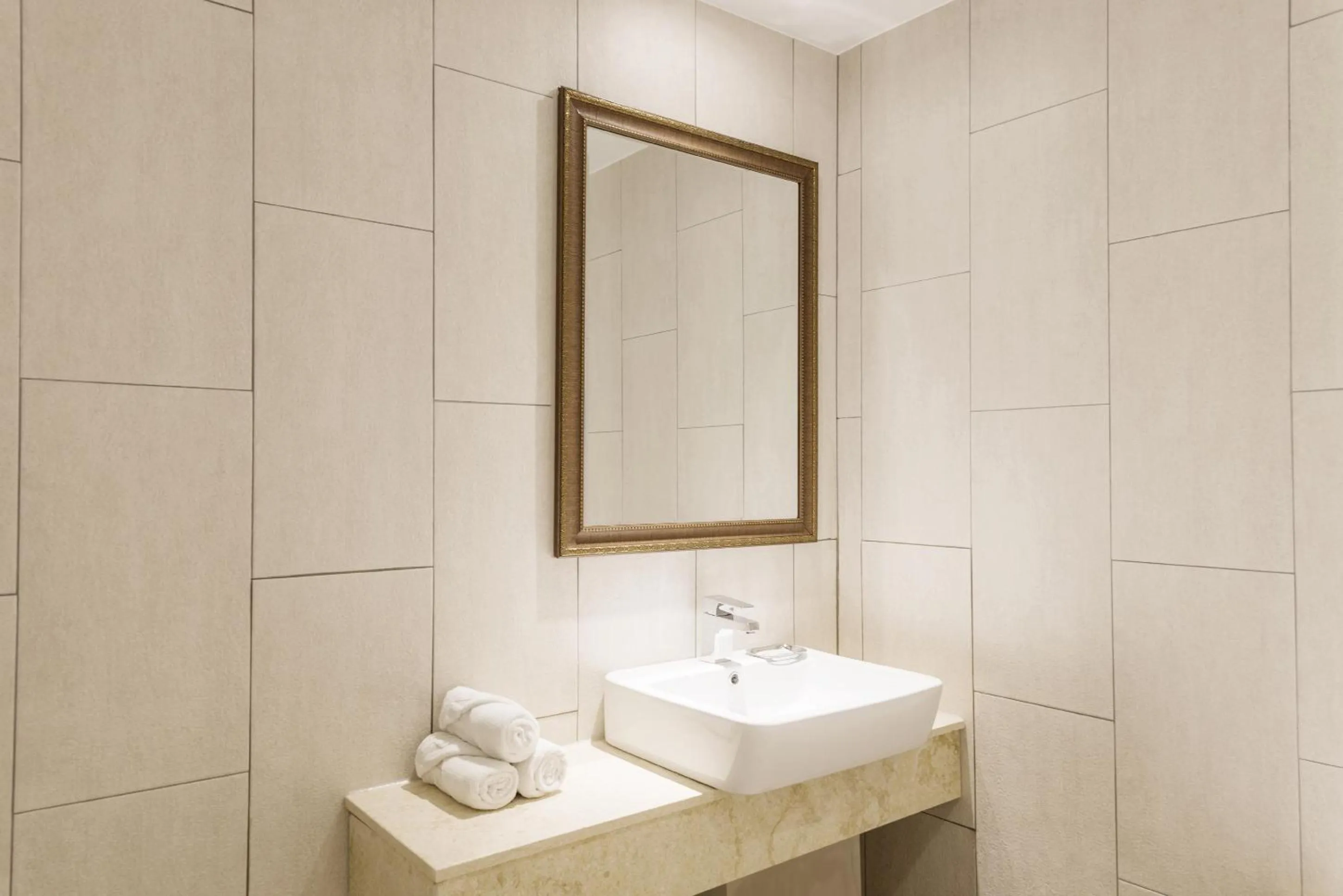 Reborn Suwon Silkroad Hotel