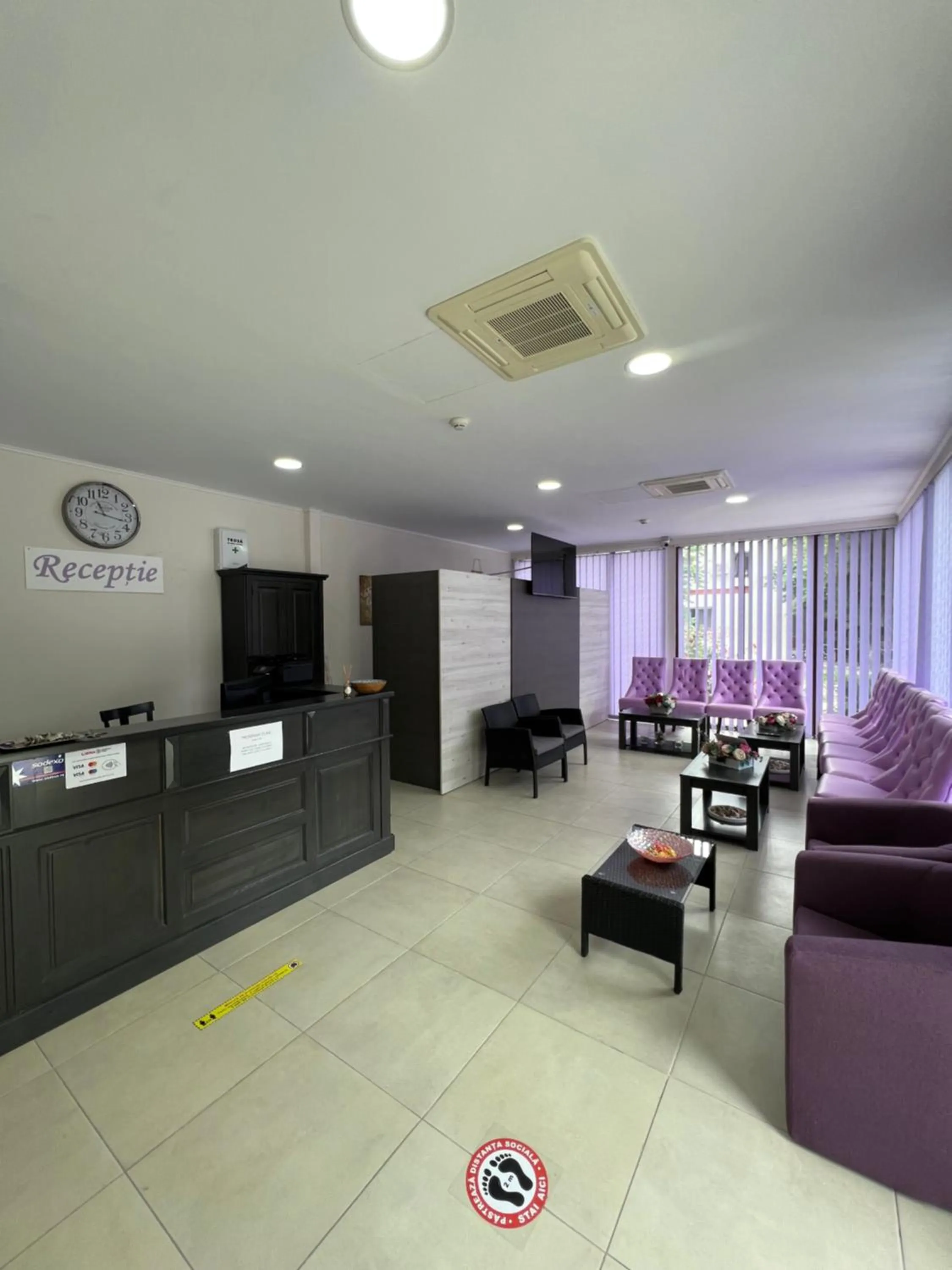 Communal lounge/ TV room in Hotel Violeta