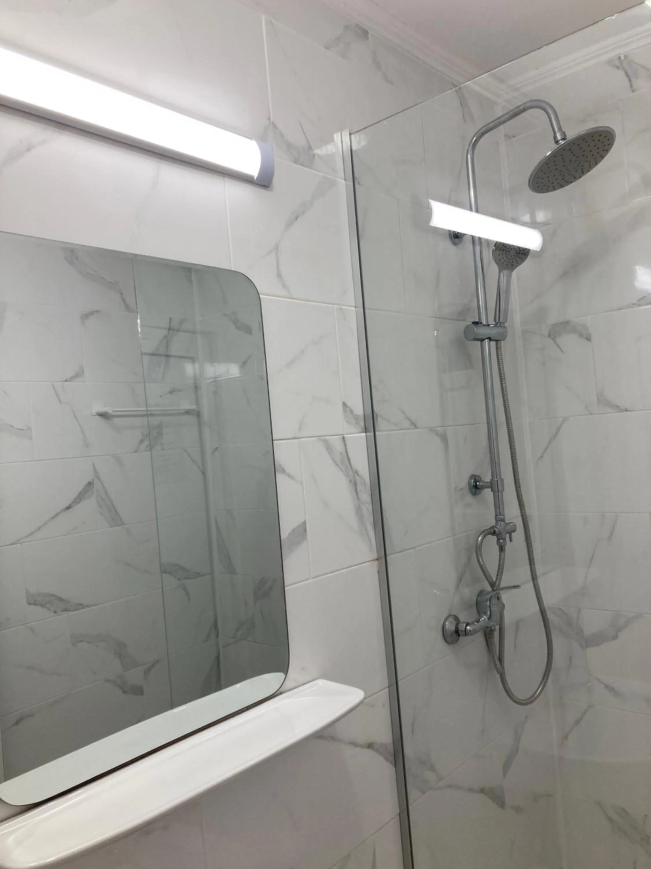 Shower in Hotel Violeta