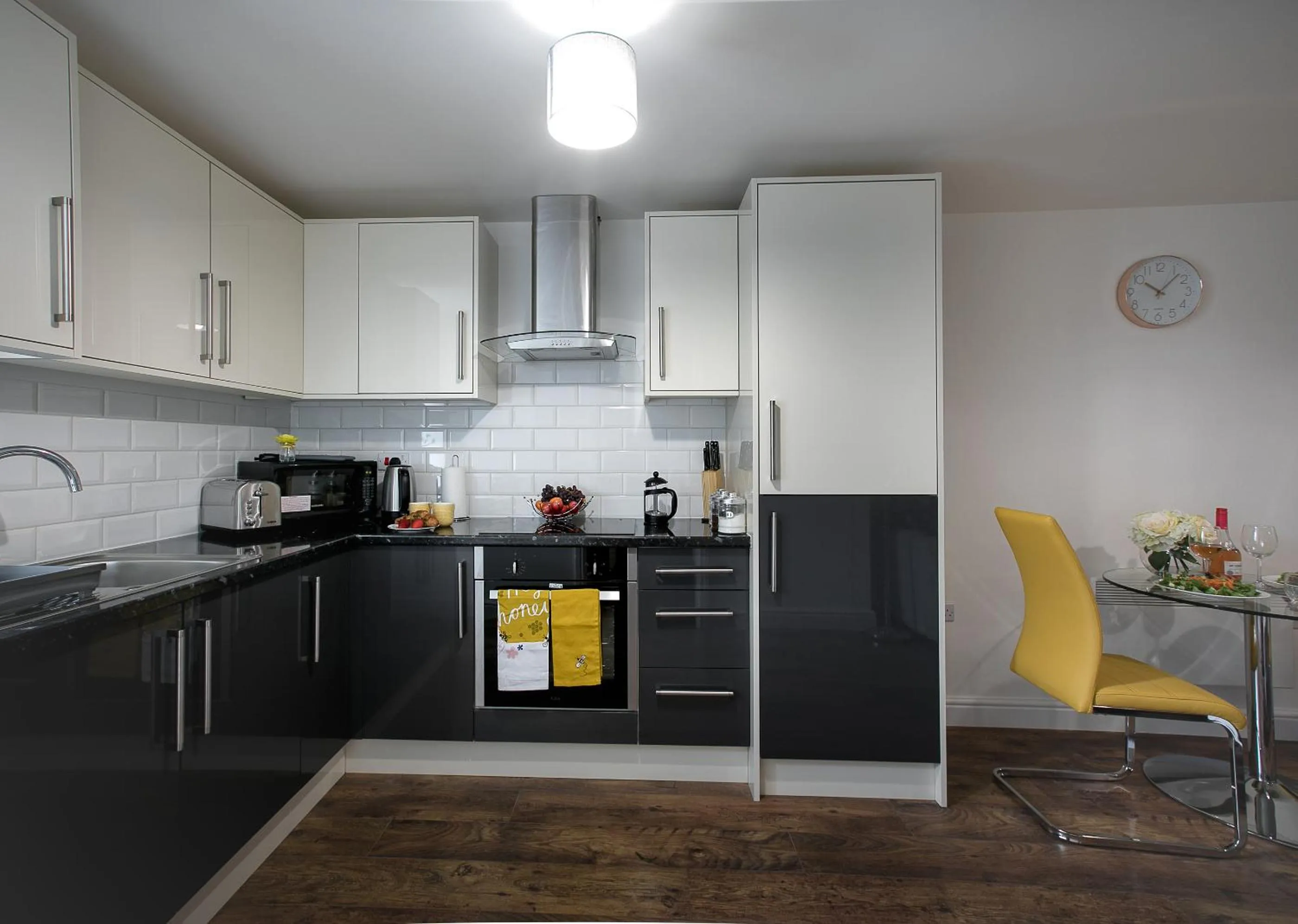 Kitchen or kitchenette in KVM - City Apartments - Contractors - Town Centre by KVM Stays