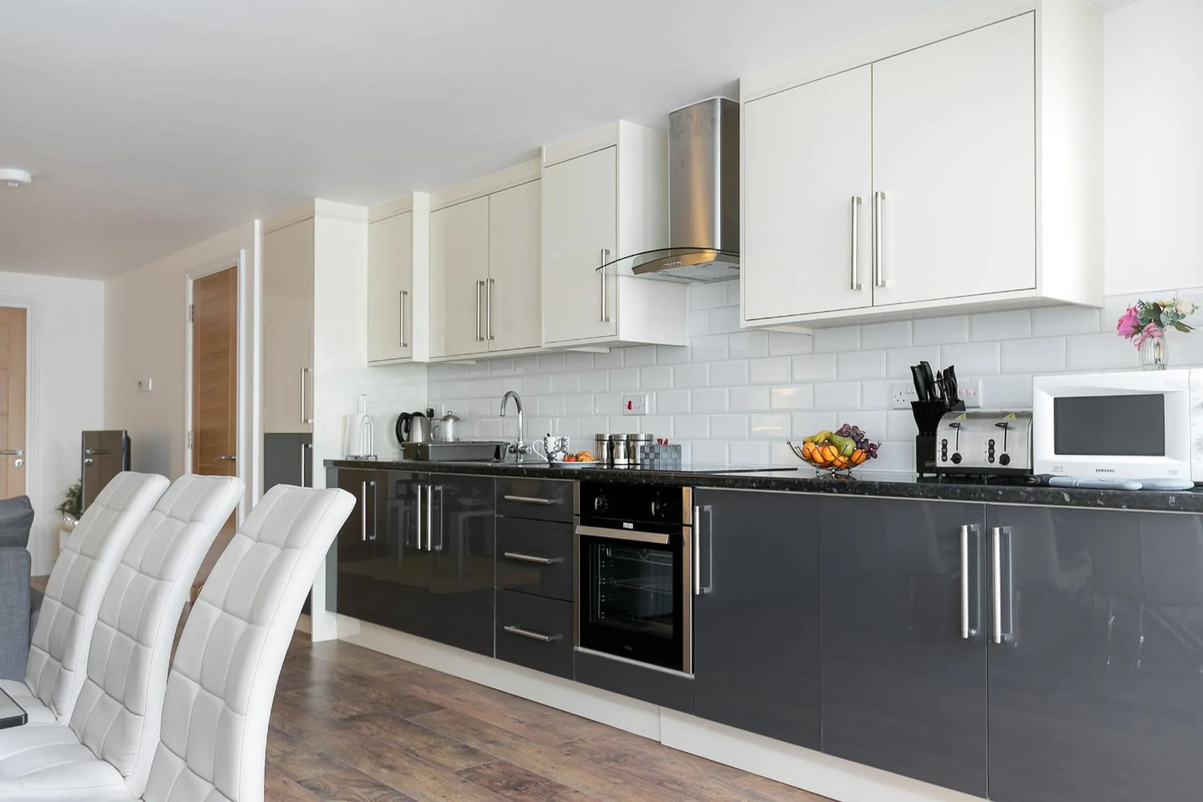 Kitchen or kitchenette in KVM - City Apartments - Contractors - Town Centre by KVM Stays
