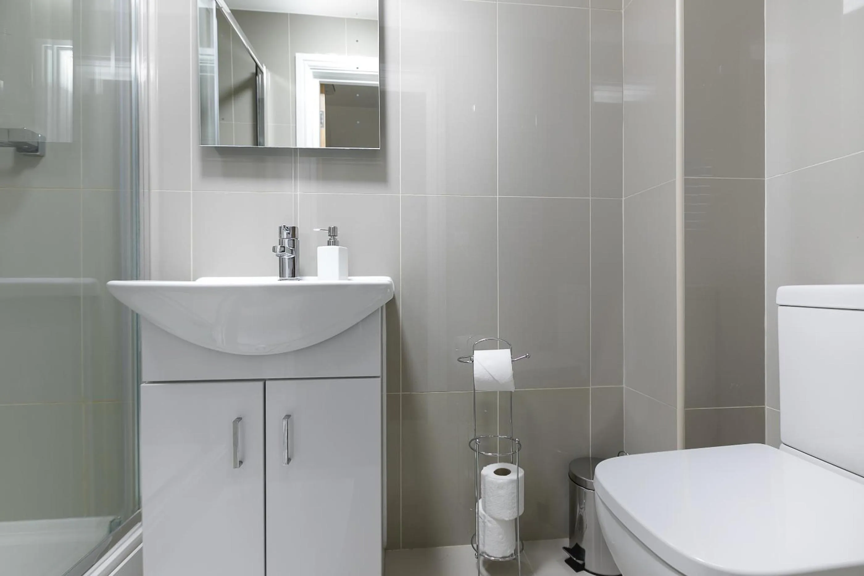 Bathroom in KVM - City Apartments - Contractors - Town Centre by KVM Stays