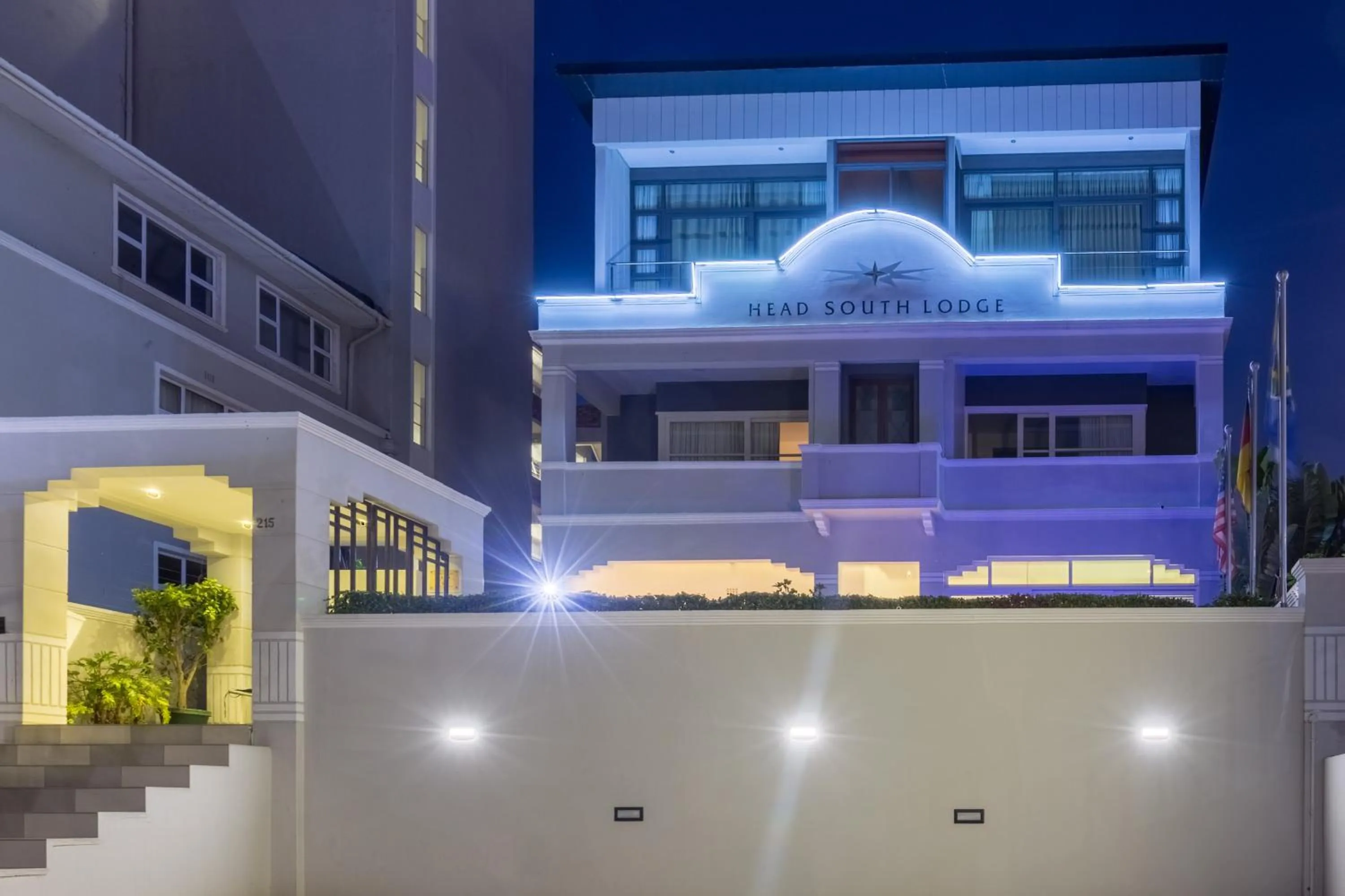 Facade/entrance in Head South Lodge